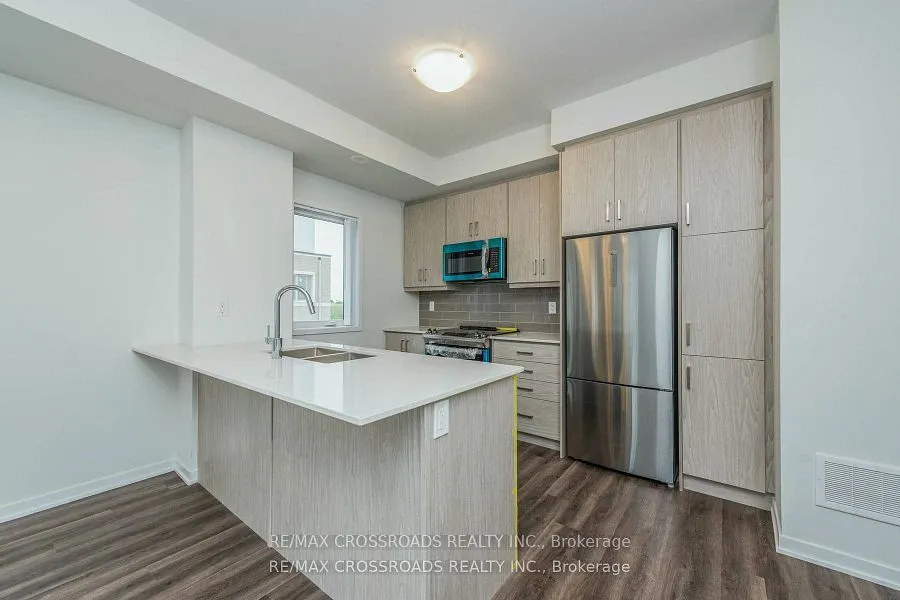 140 Honeycrisp Crescent, #292