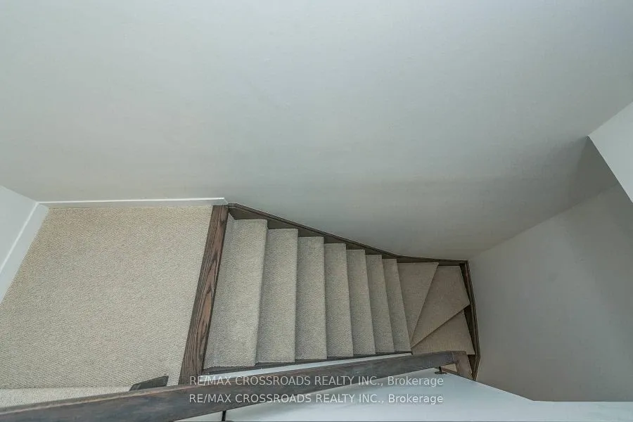 140 Honeycrisp Crescent, #292
