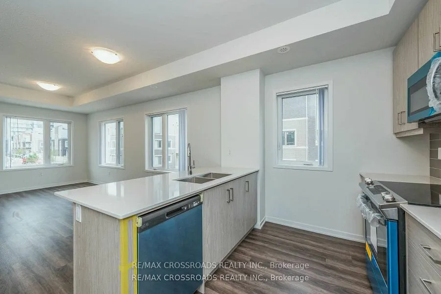 140 Honeycrisp Crescent, #292