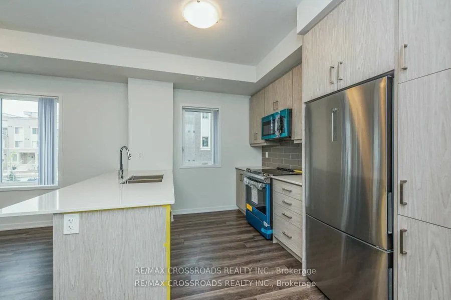 140 Honeycrisp Crescent, #292