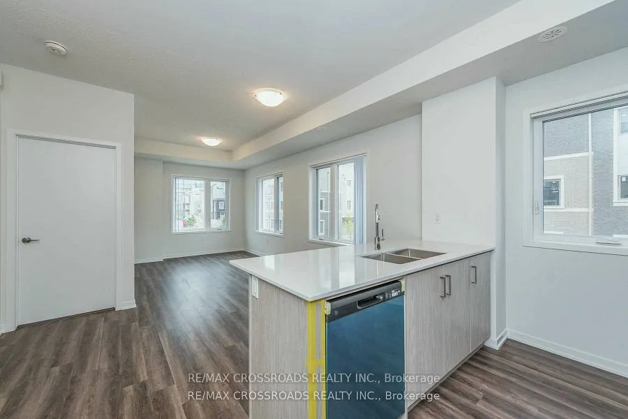 140 Honeycrisp Crescent, #292