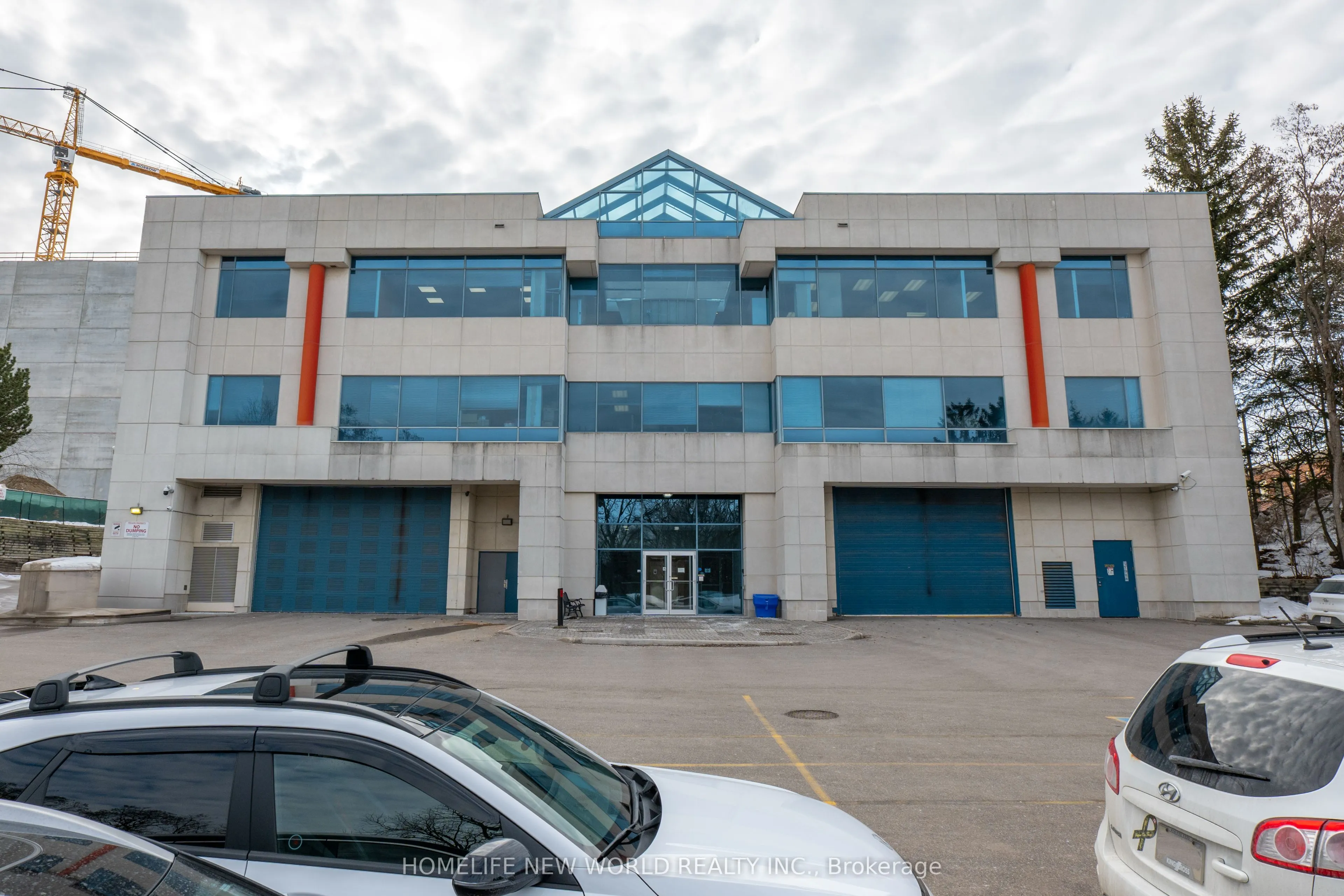 8901 Woodbine Avenue, #100