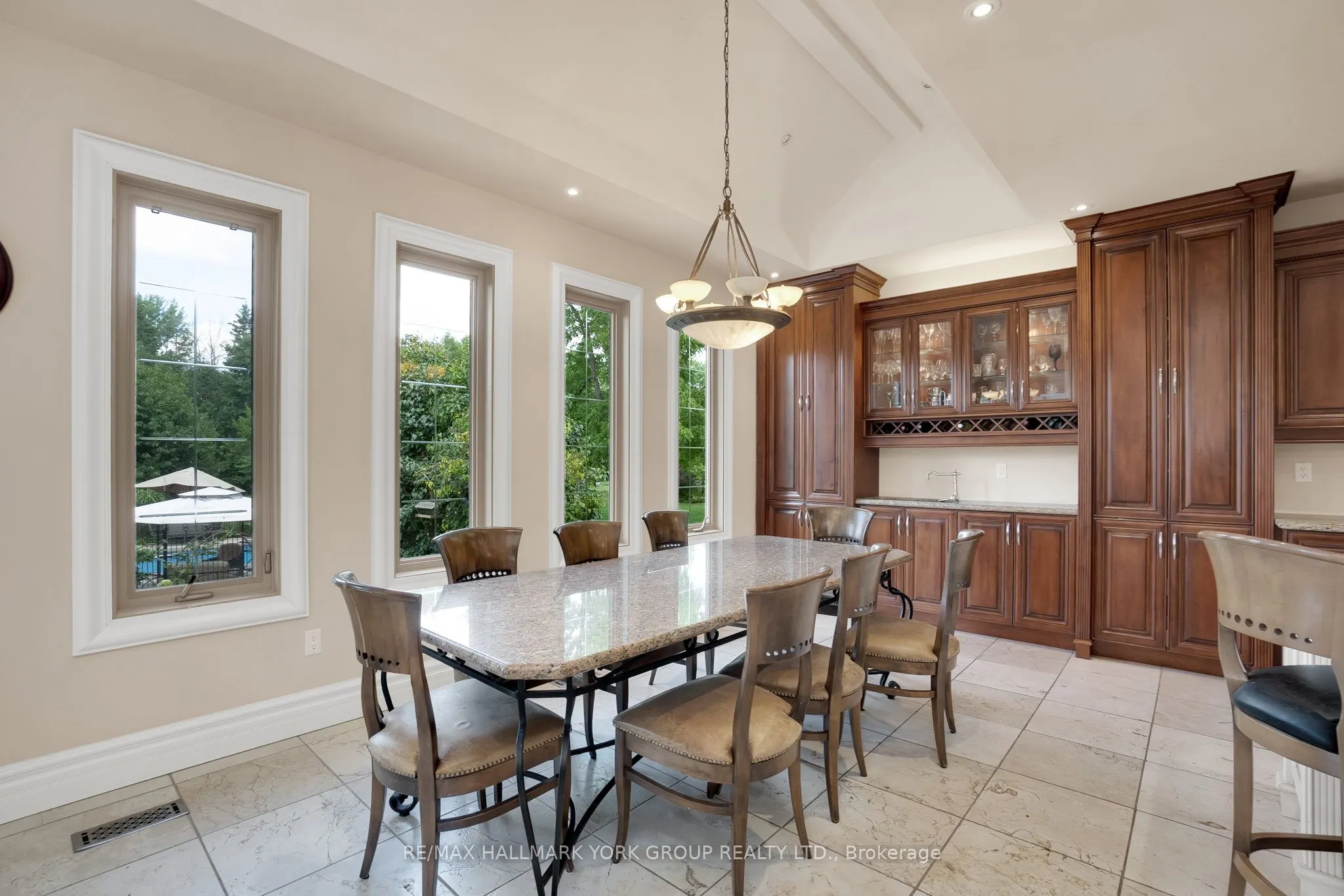 2 Kingswood Drive