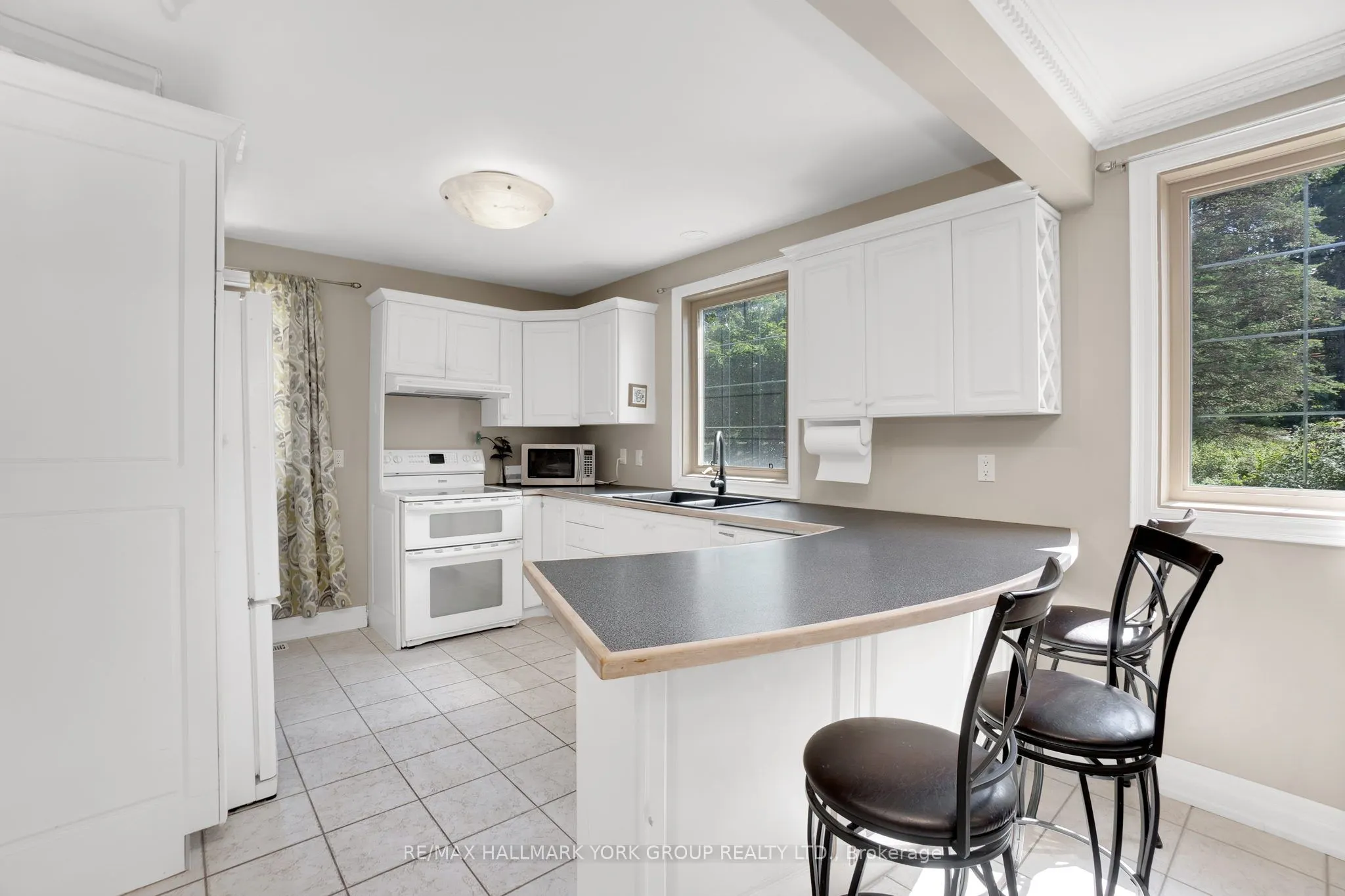 2 Kingswood Drive