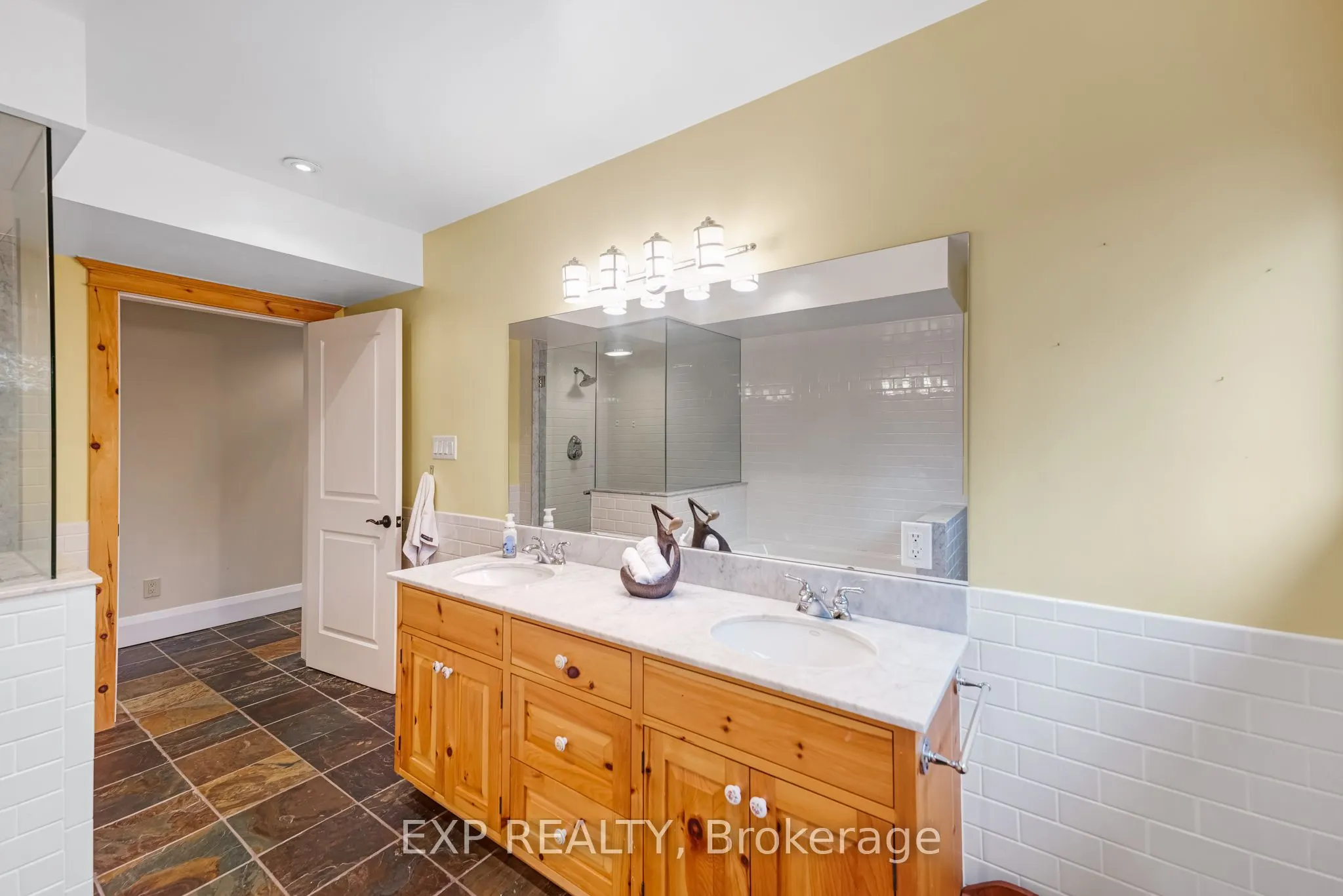 18340 Bathurst Street