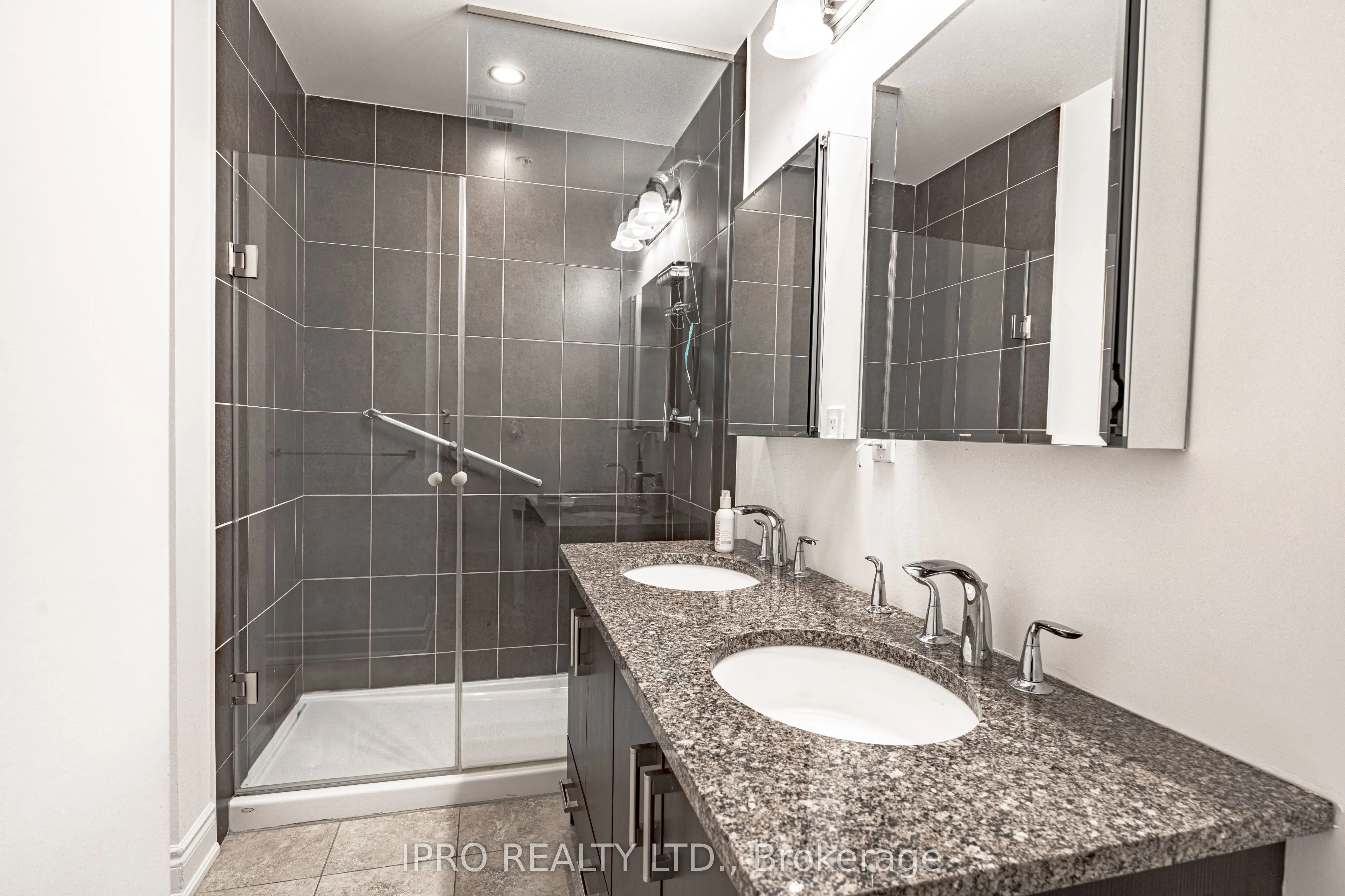 9088 Yonge Street, #205