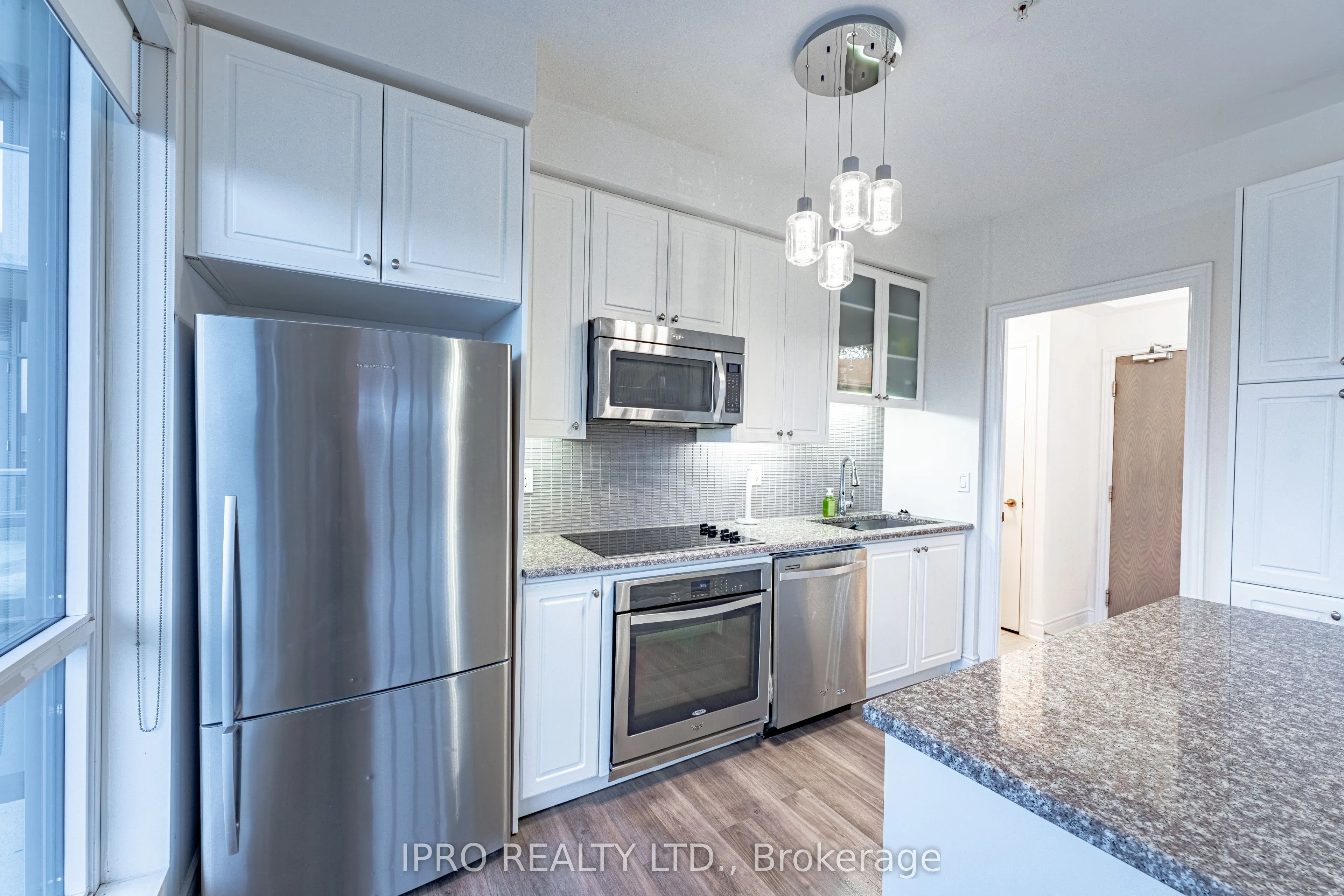 9088 Yonge Street, #205