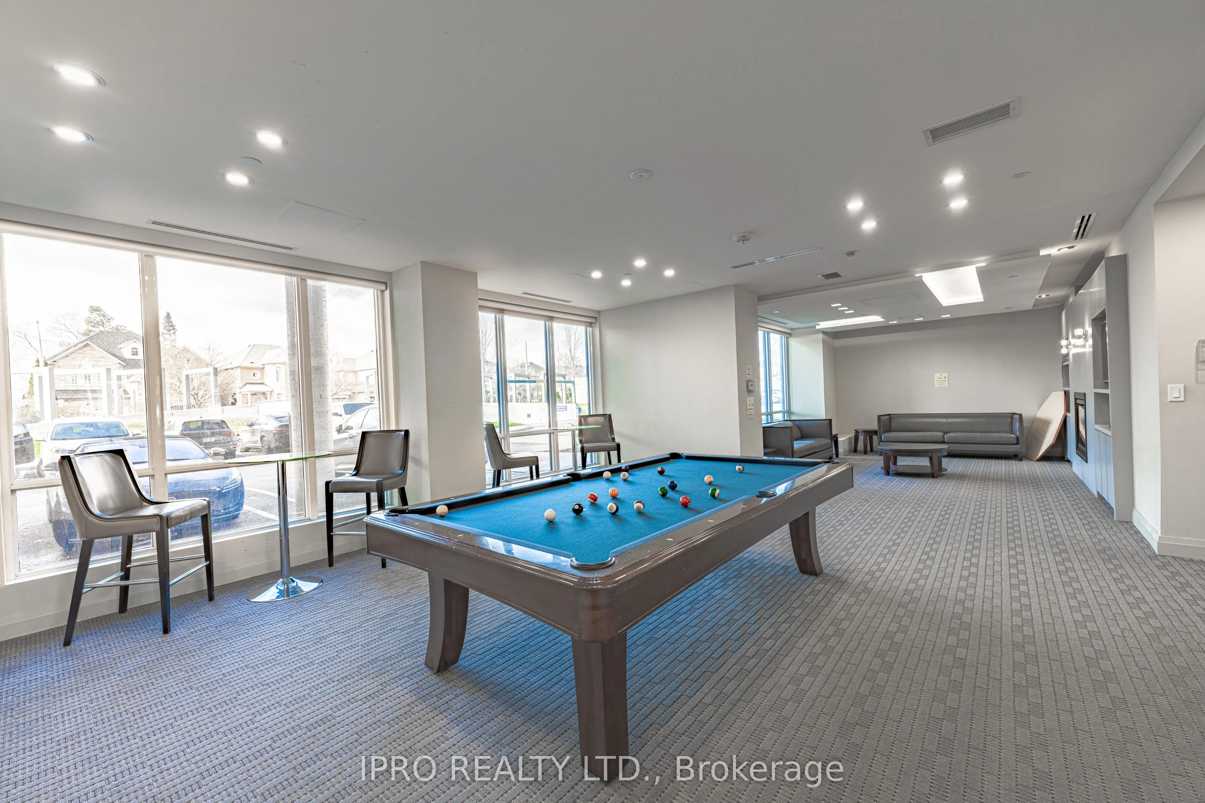 9088 Yonge Street, #205