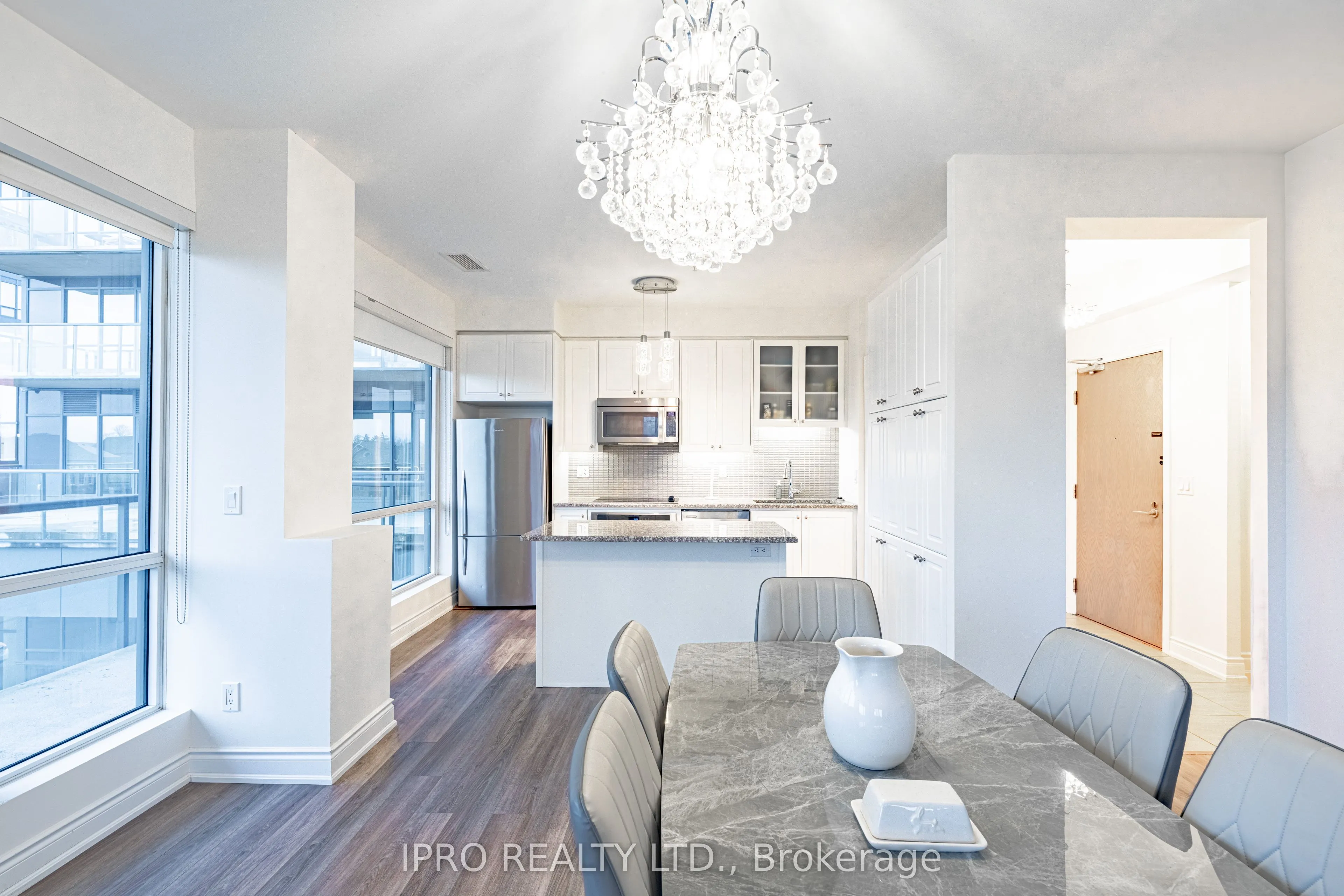 9088 Yonge Street, #205