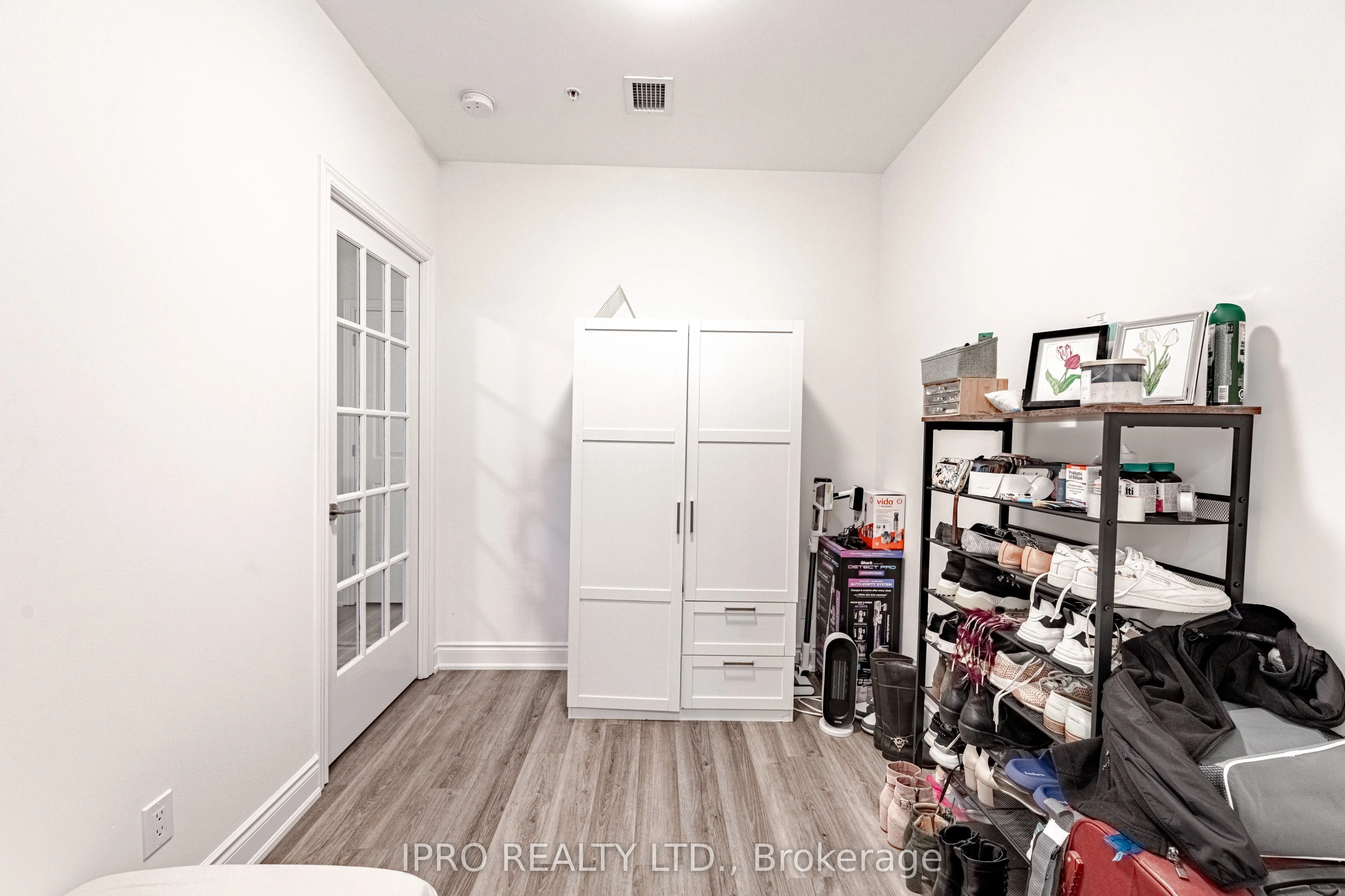9088 Yonge Street, #205