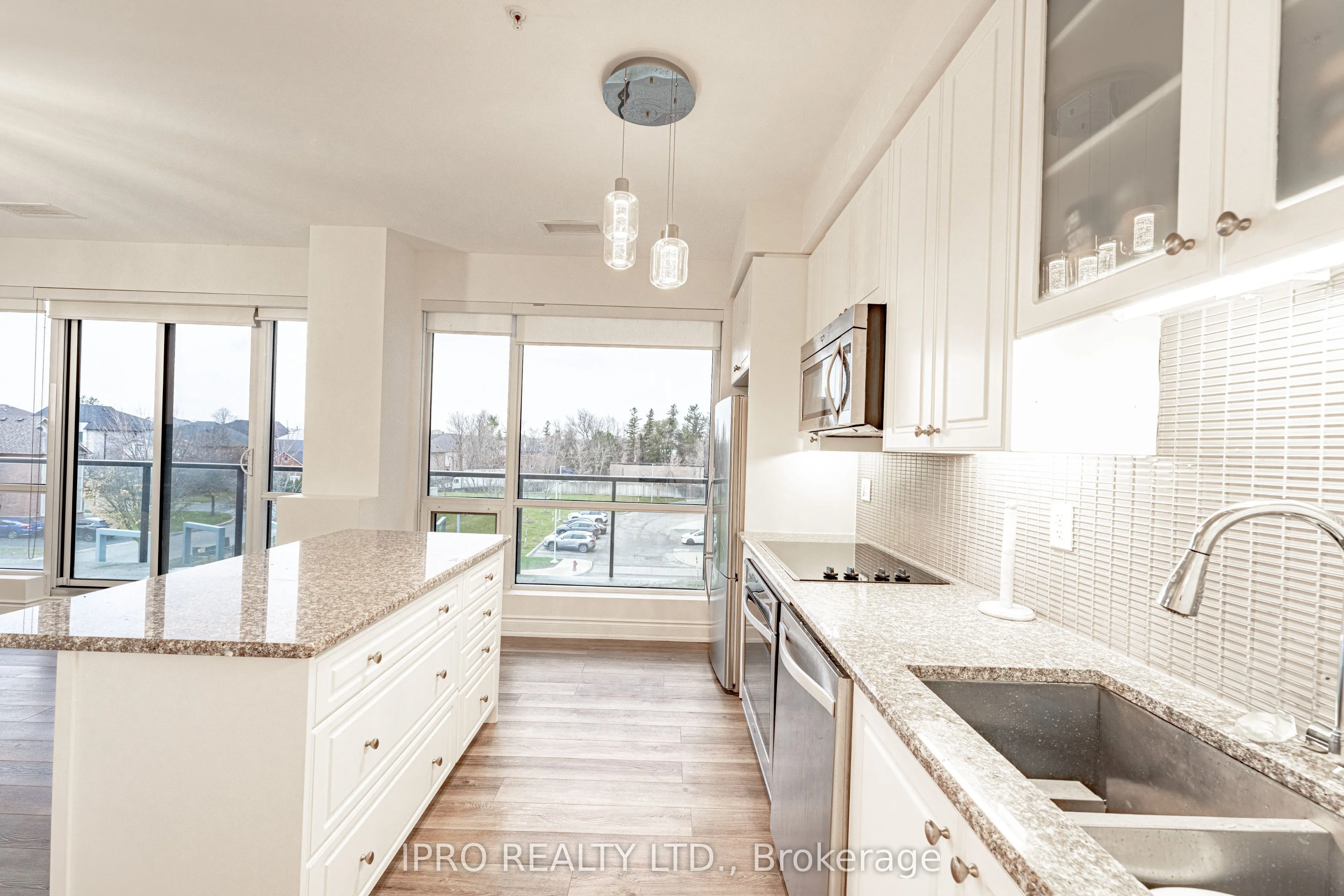 9088 Yonge Street, #205