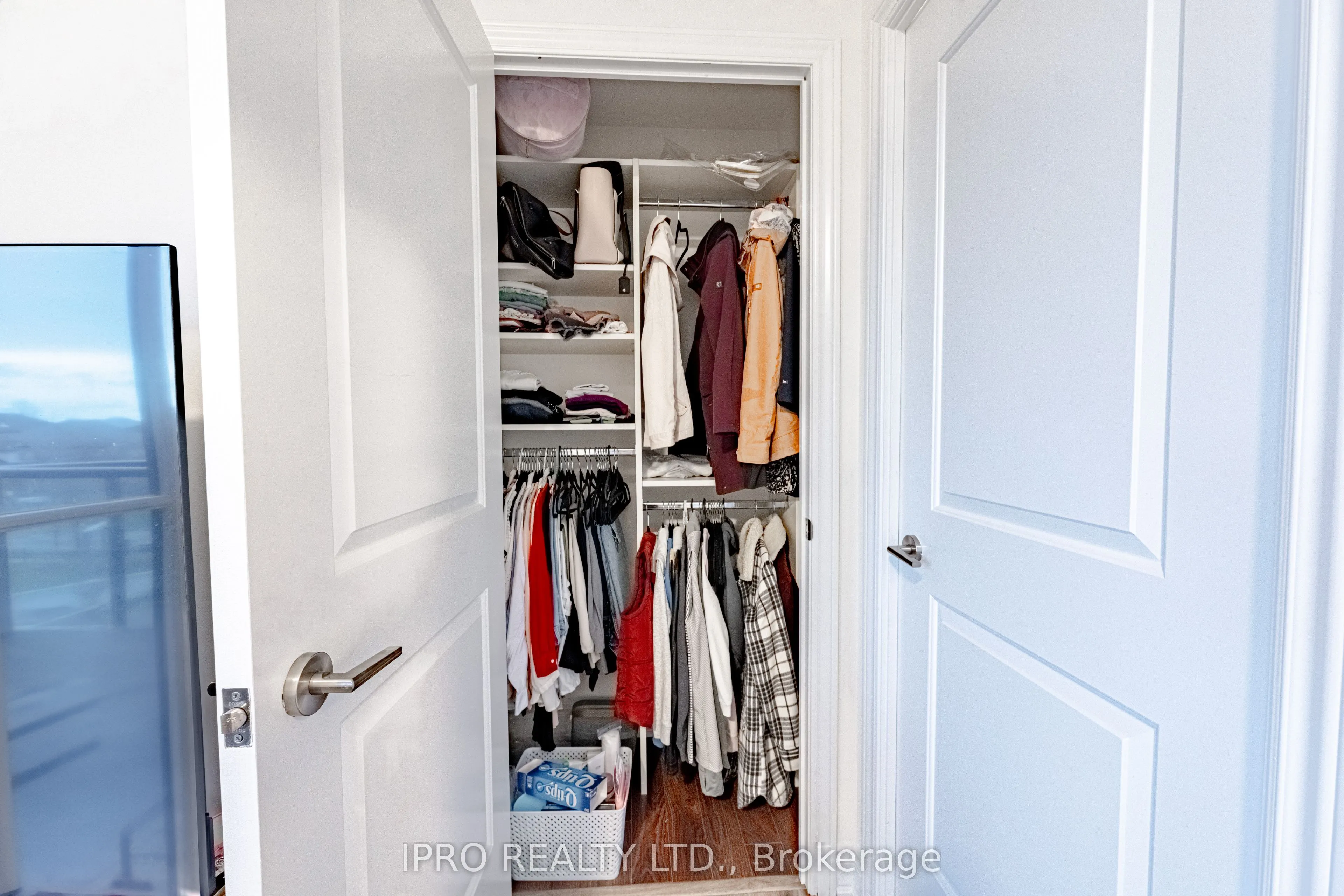 9088 Yonge Street, #205