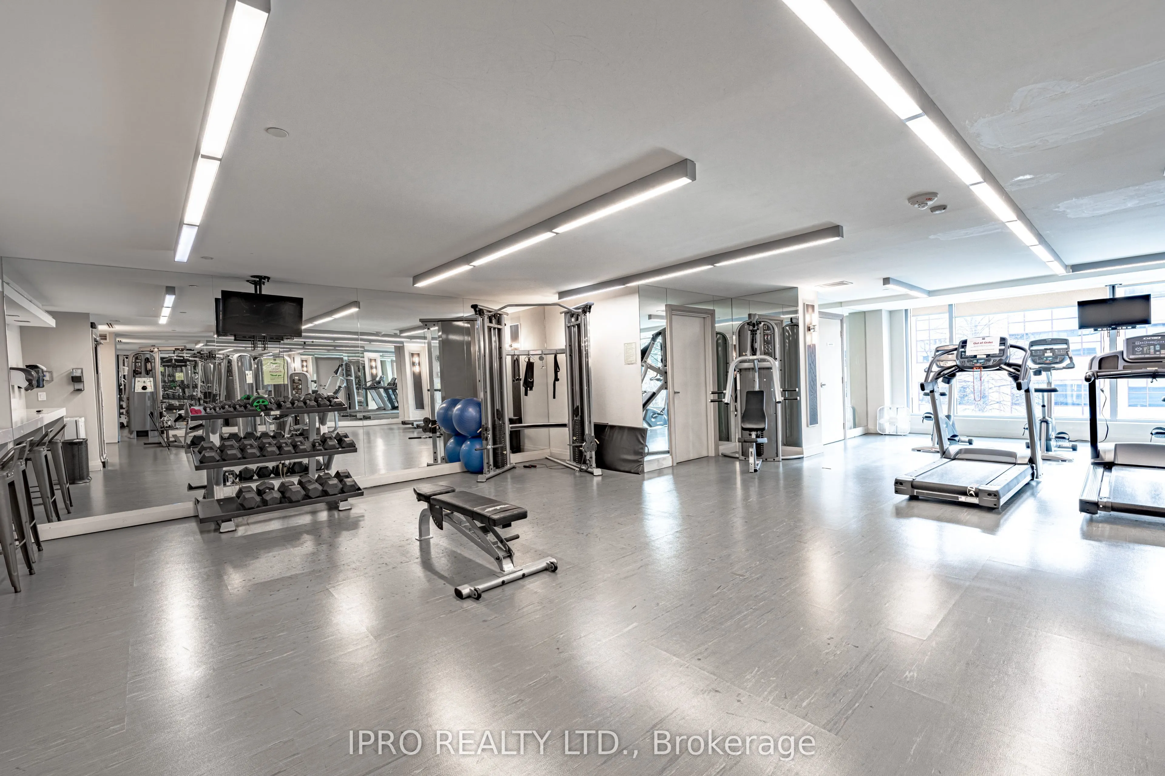 9088 Yonge Street, #205
