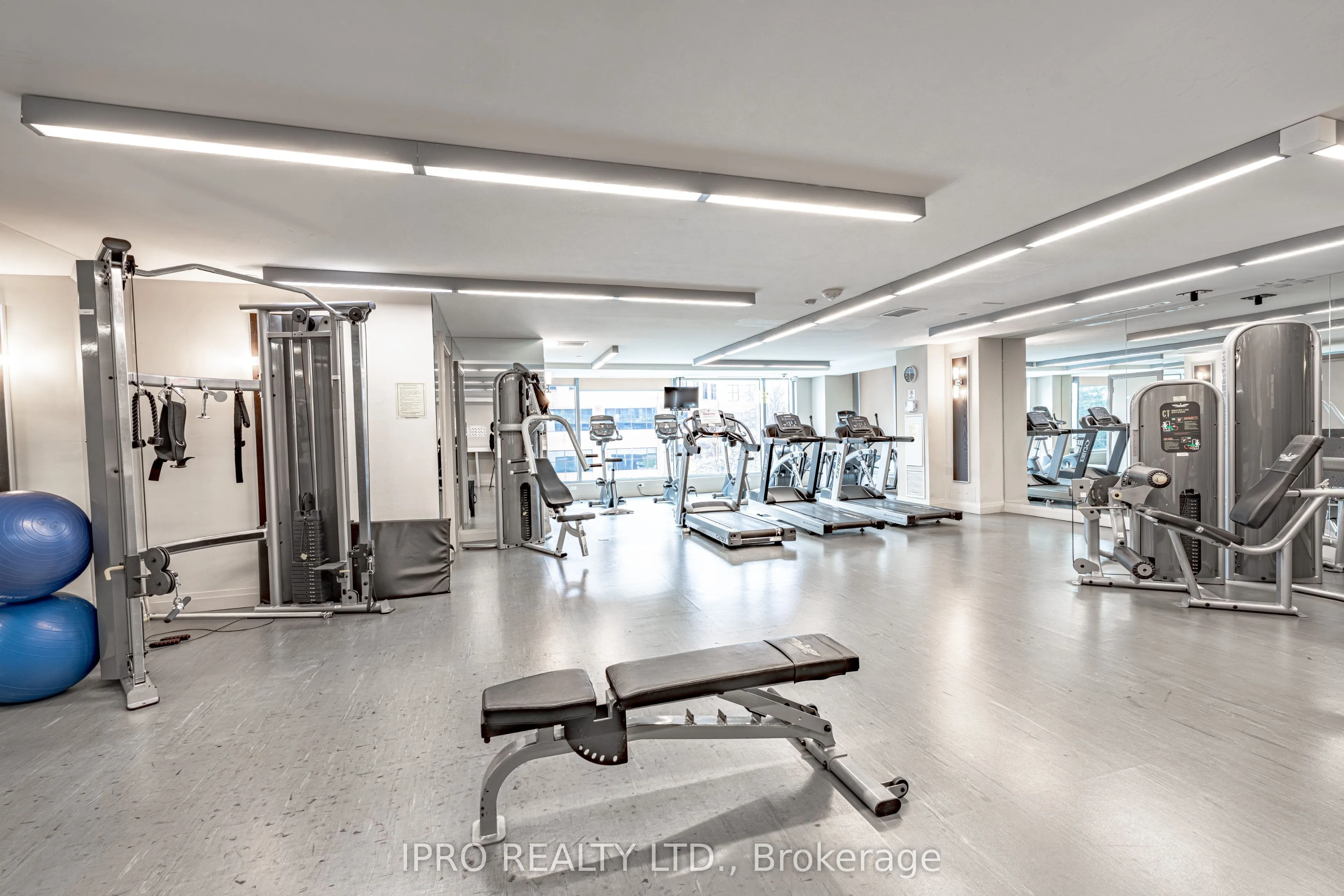 9088 Yonge Street, #205