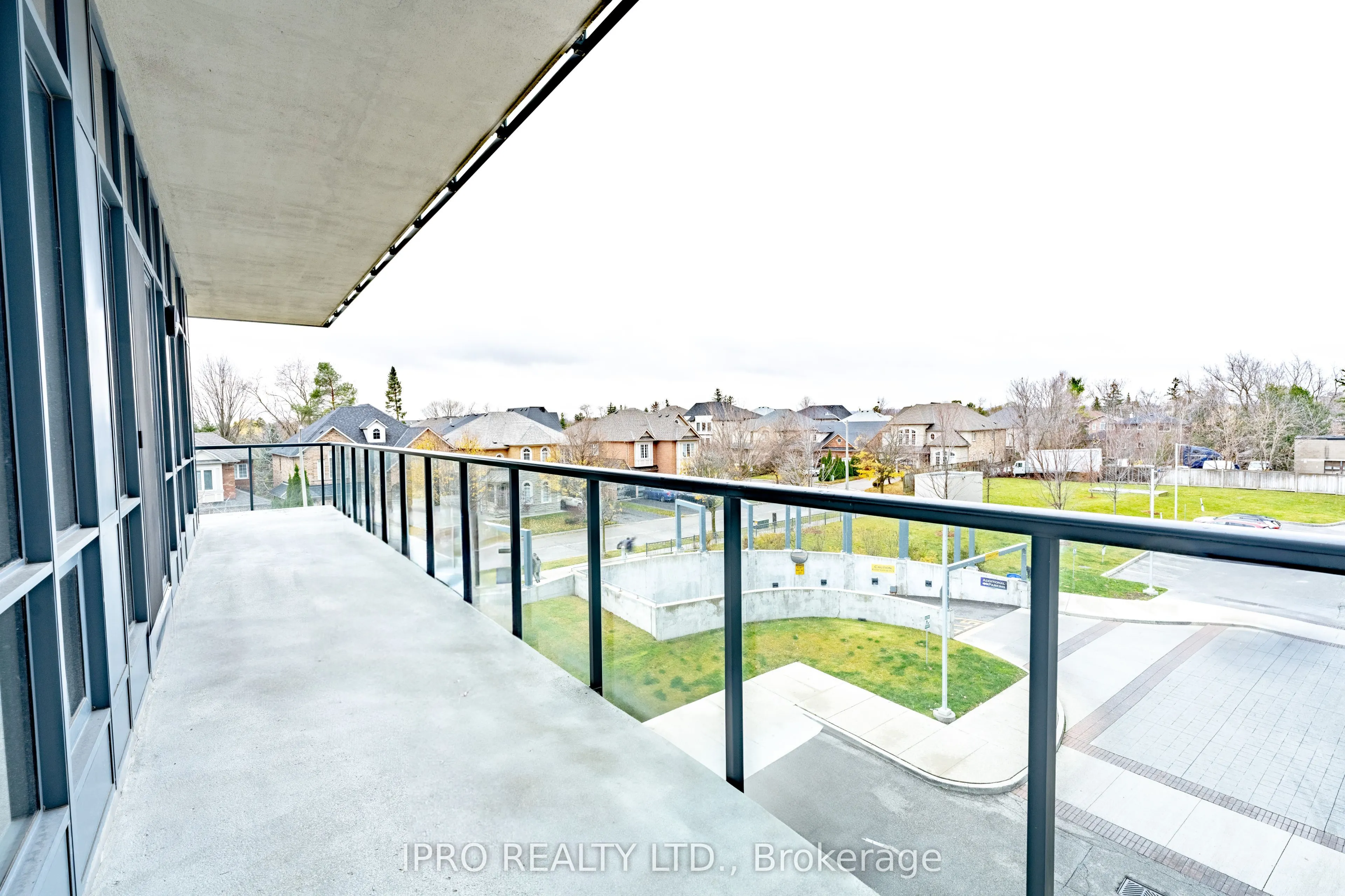9088 Yonge Street, #205