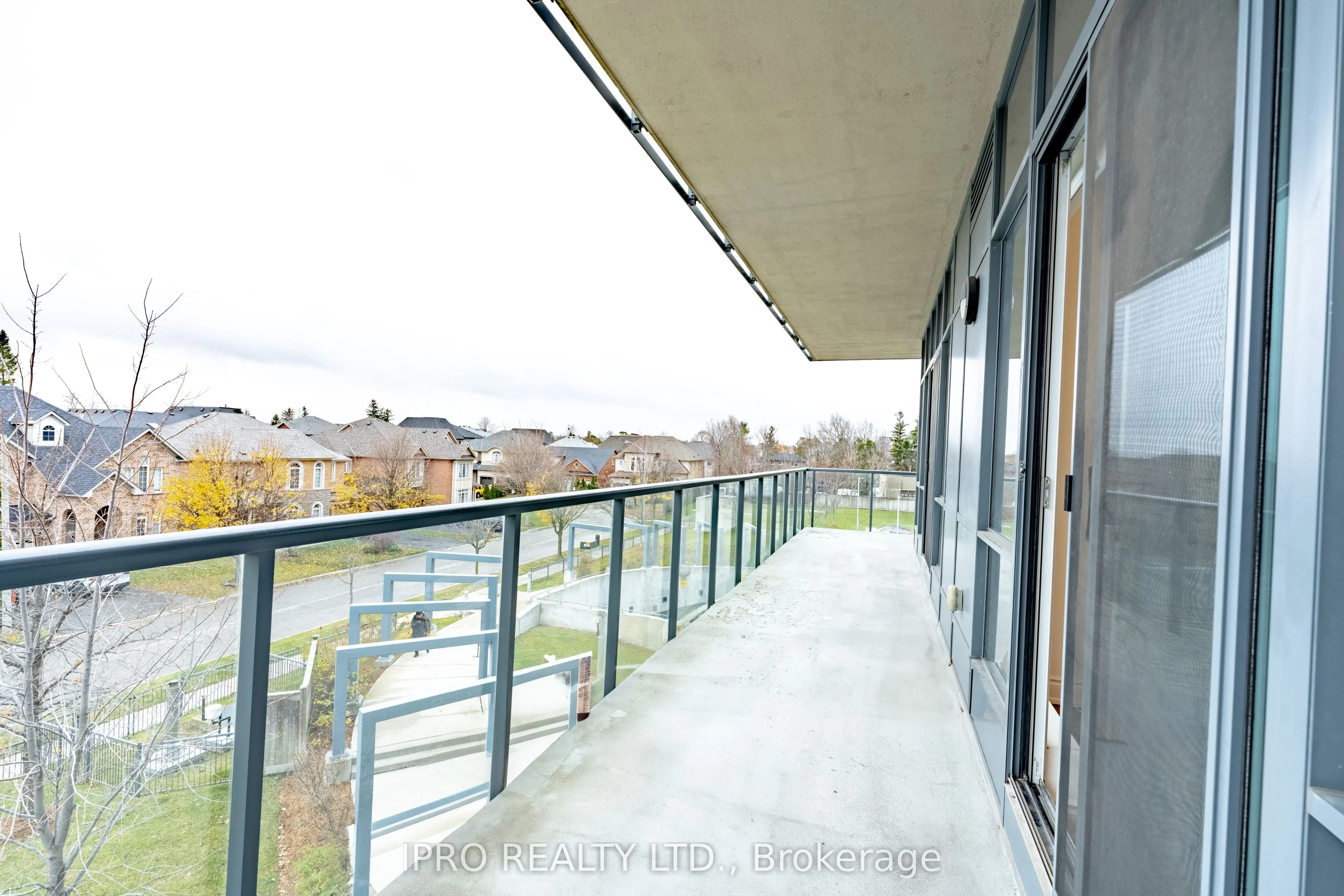9088 Yonge Street, #205