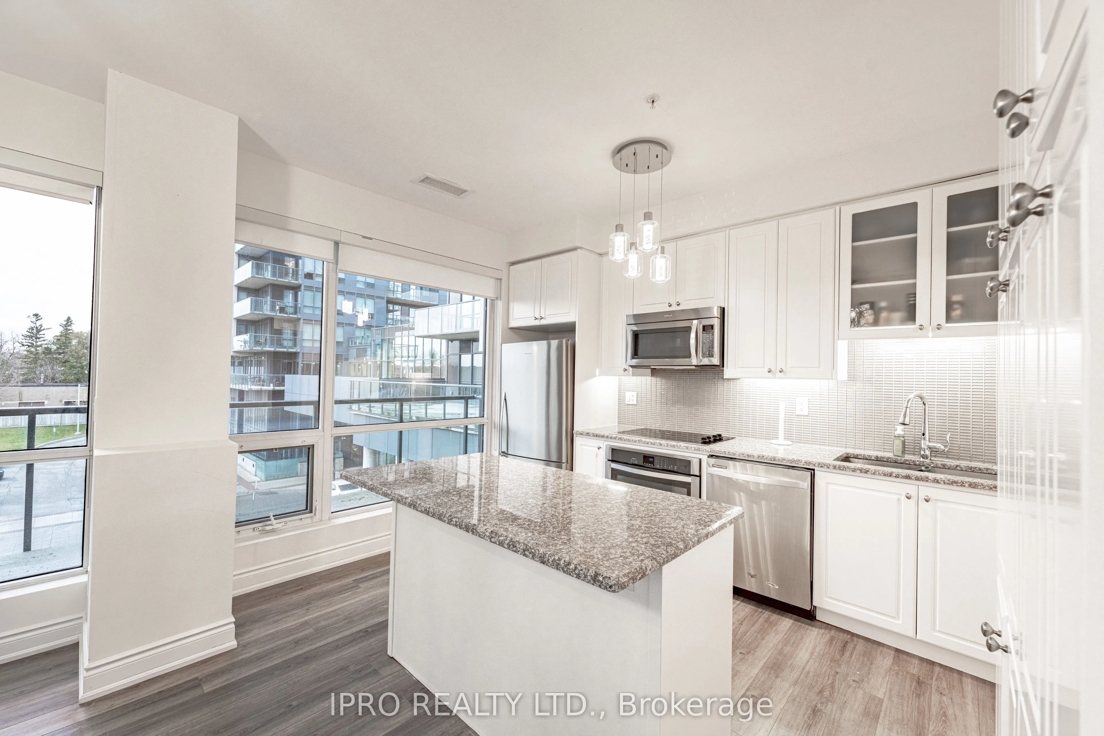9088 Yonge Street, #205