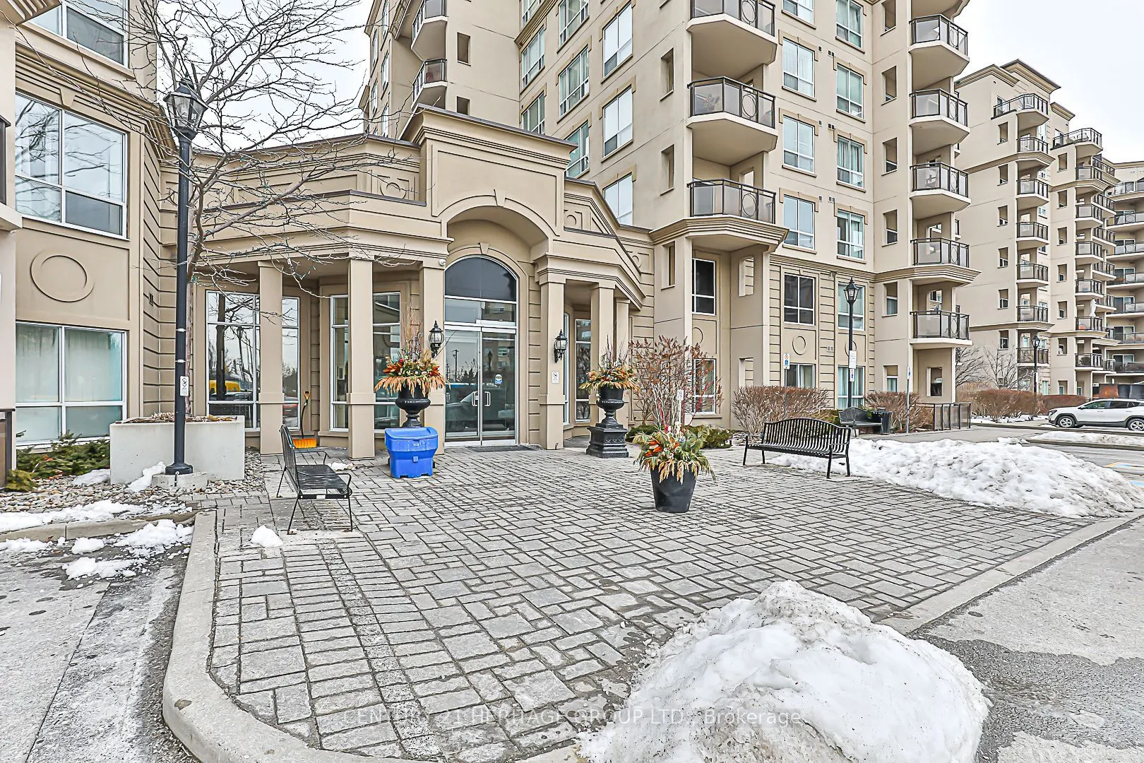 8 Maison Parc Court, #305