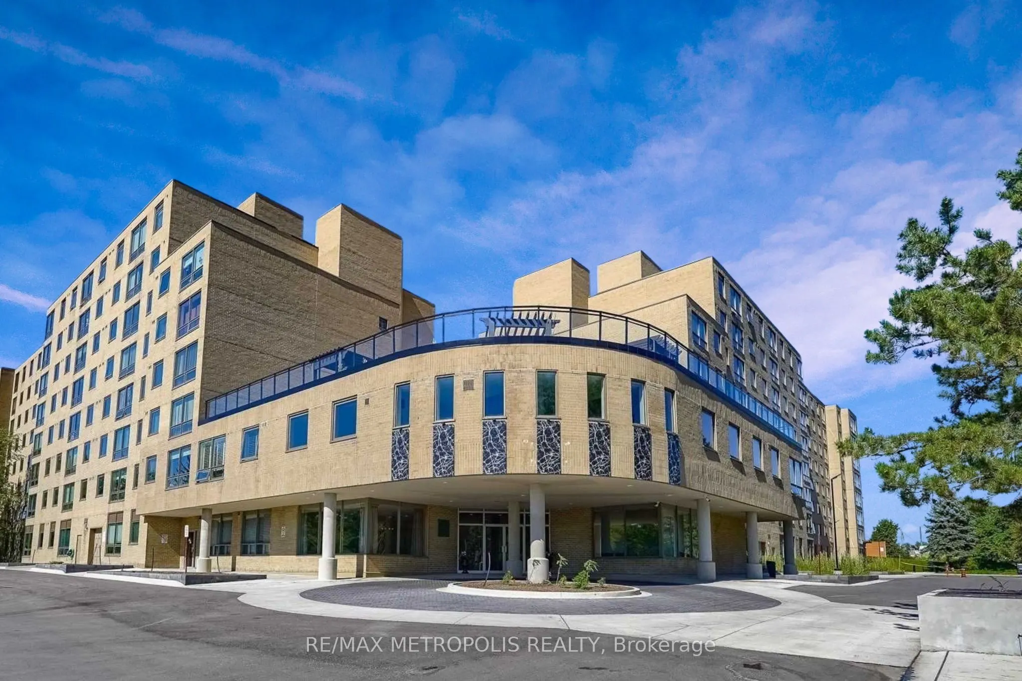 326 Major Mackenzie Drive E, #212