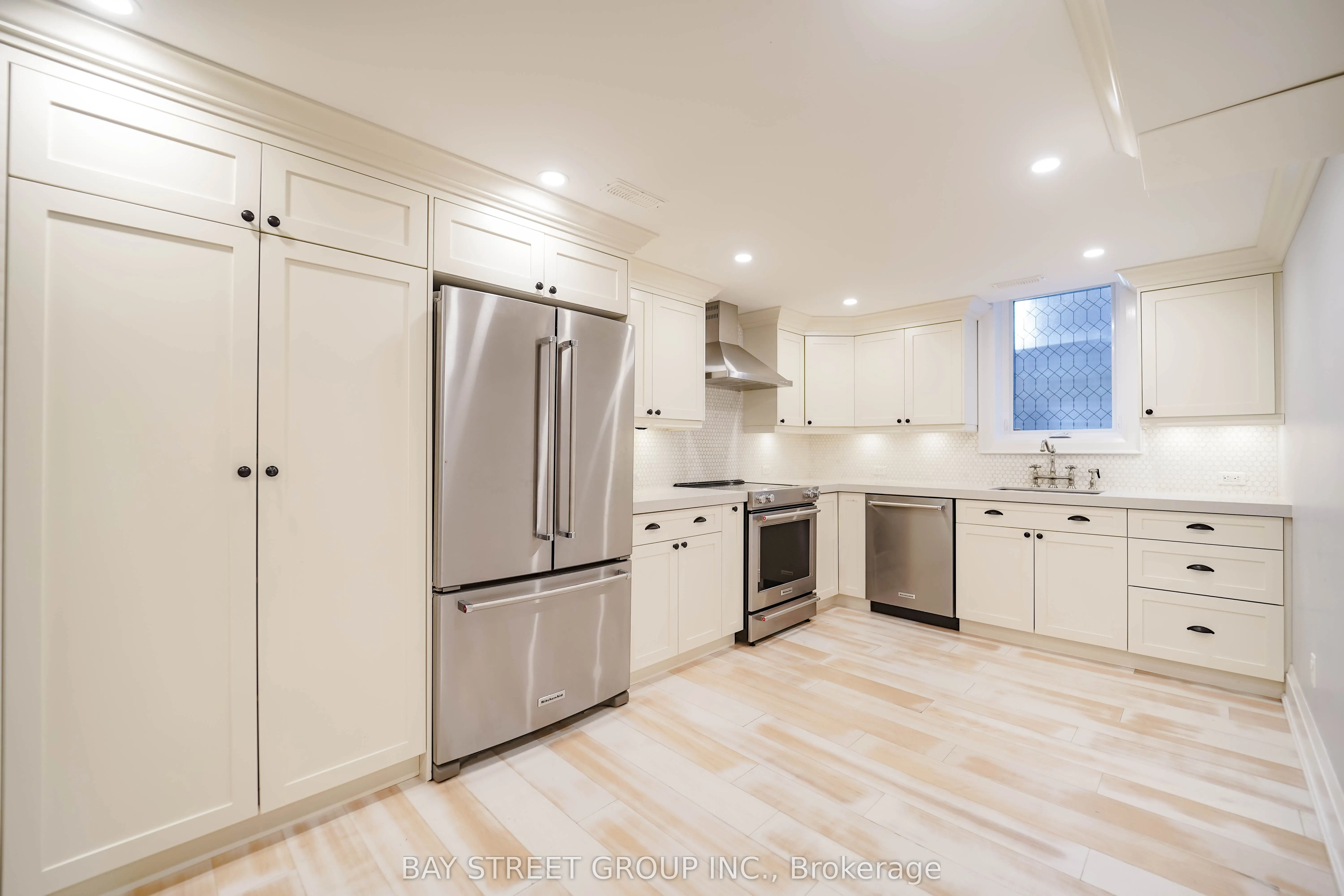 10 Morland Crescent
