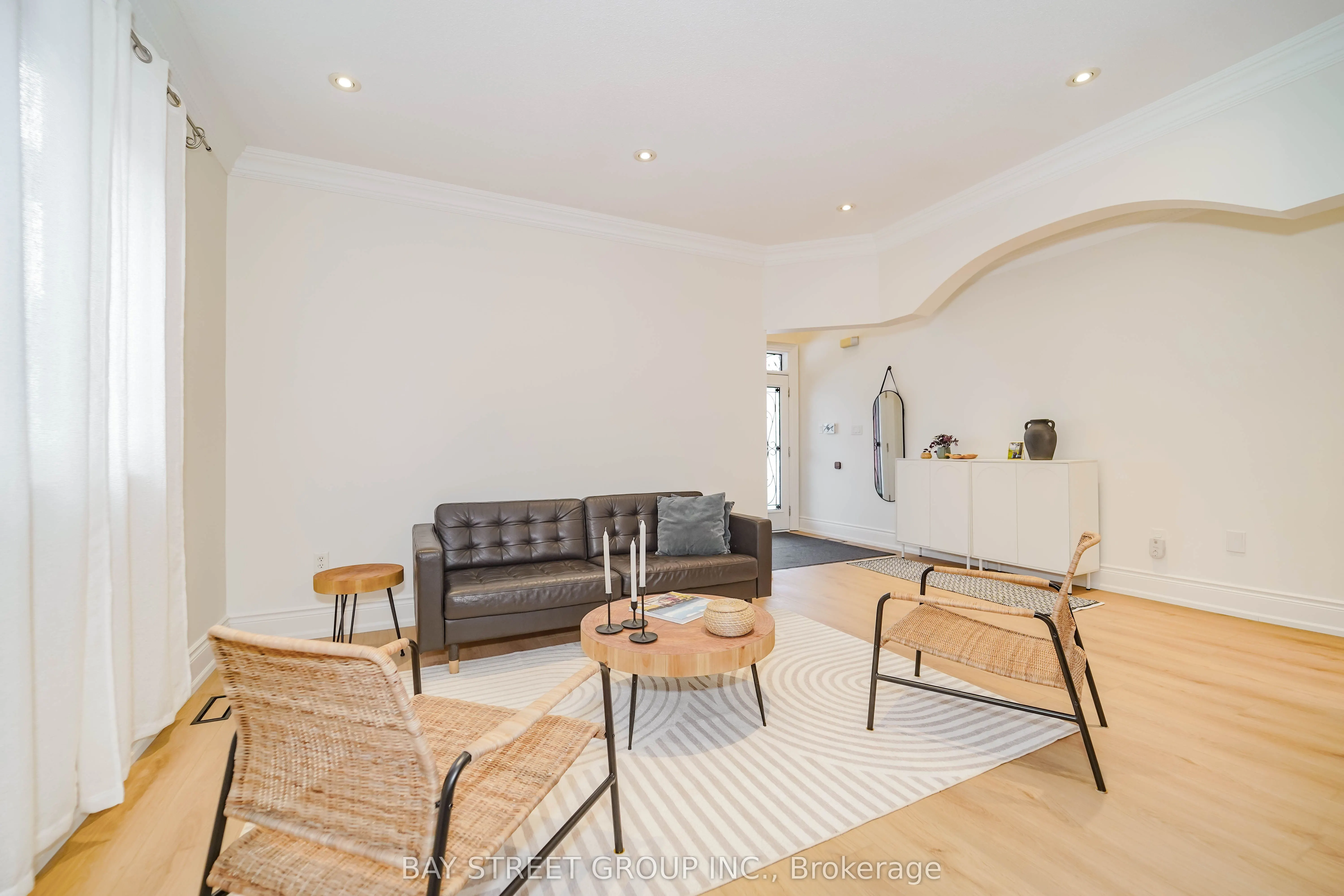 10 Morland Crescent