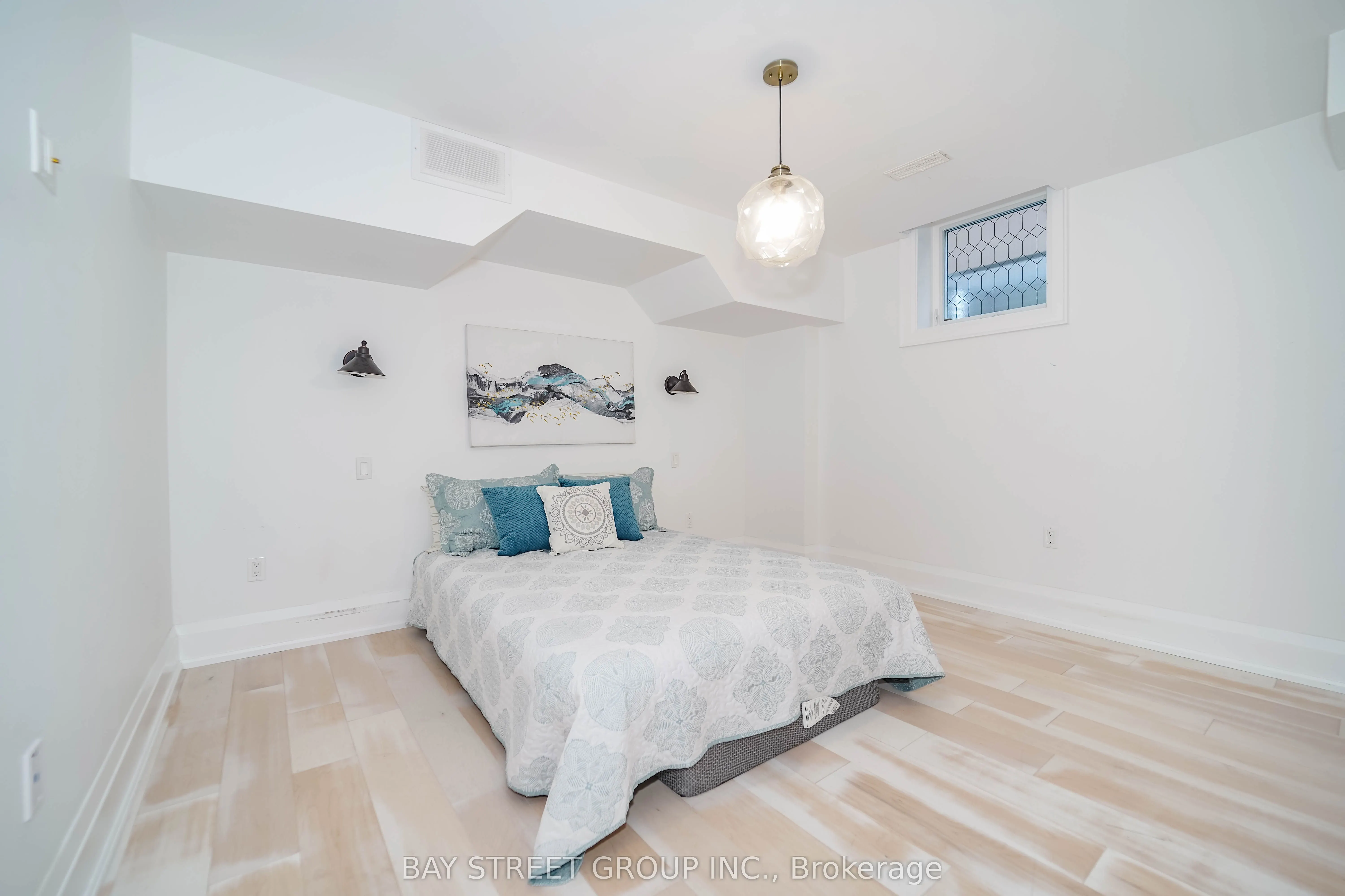 10 Morland Crescent