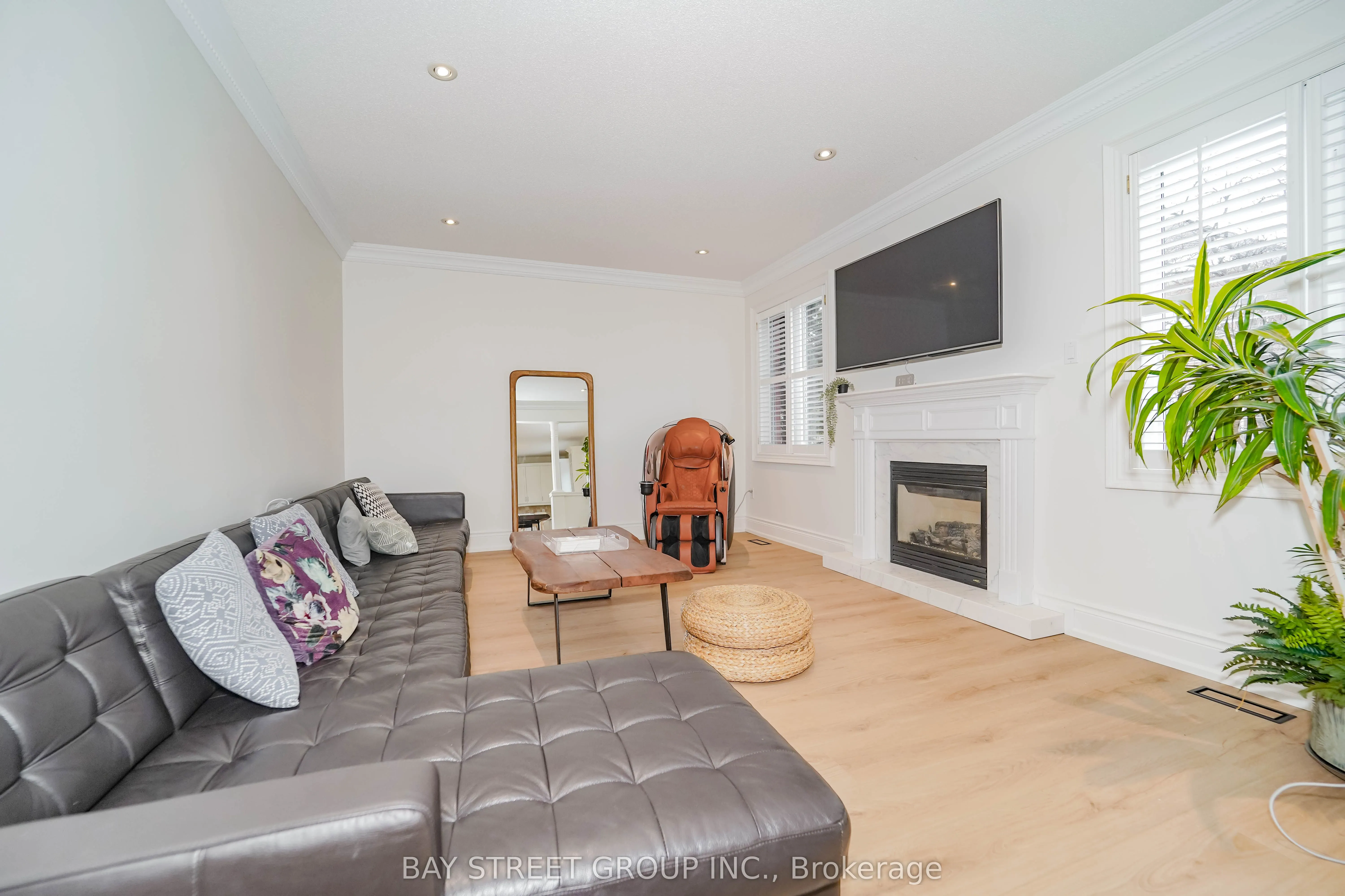 10 Morland Crescent
