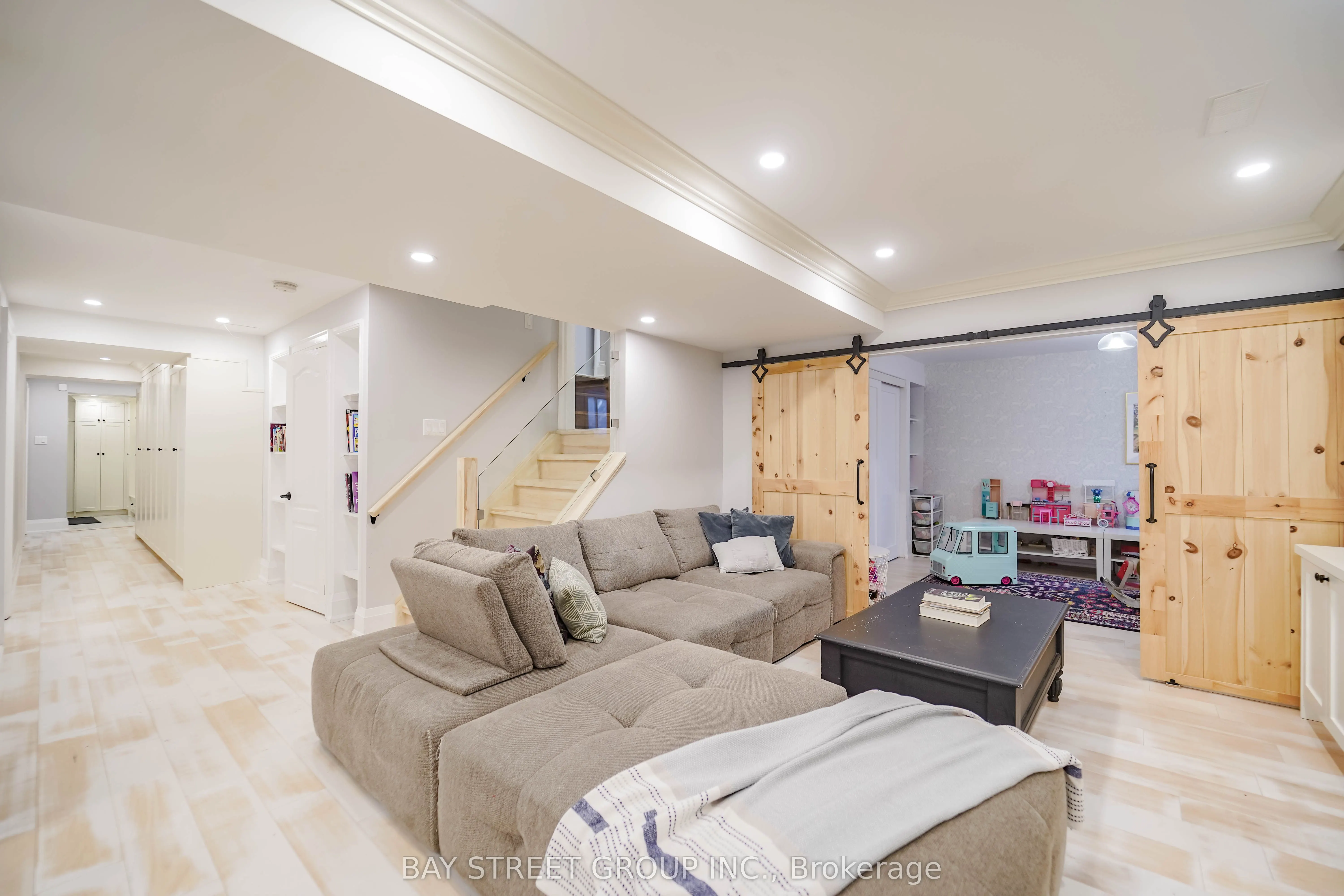10 Morland Crescent