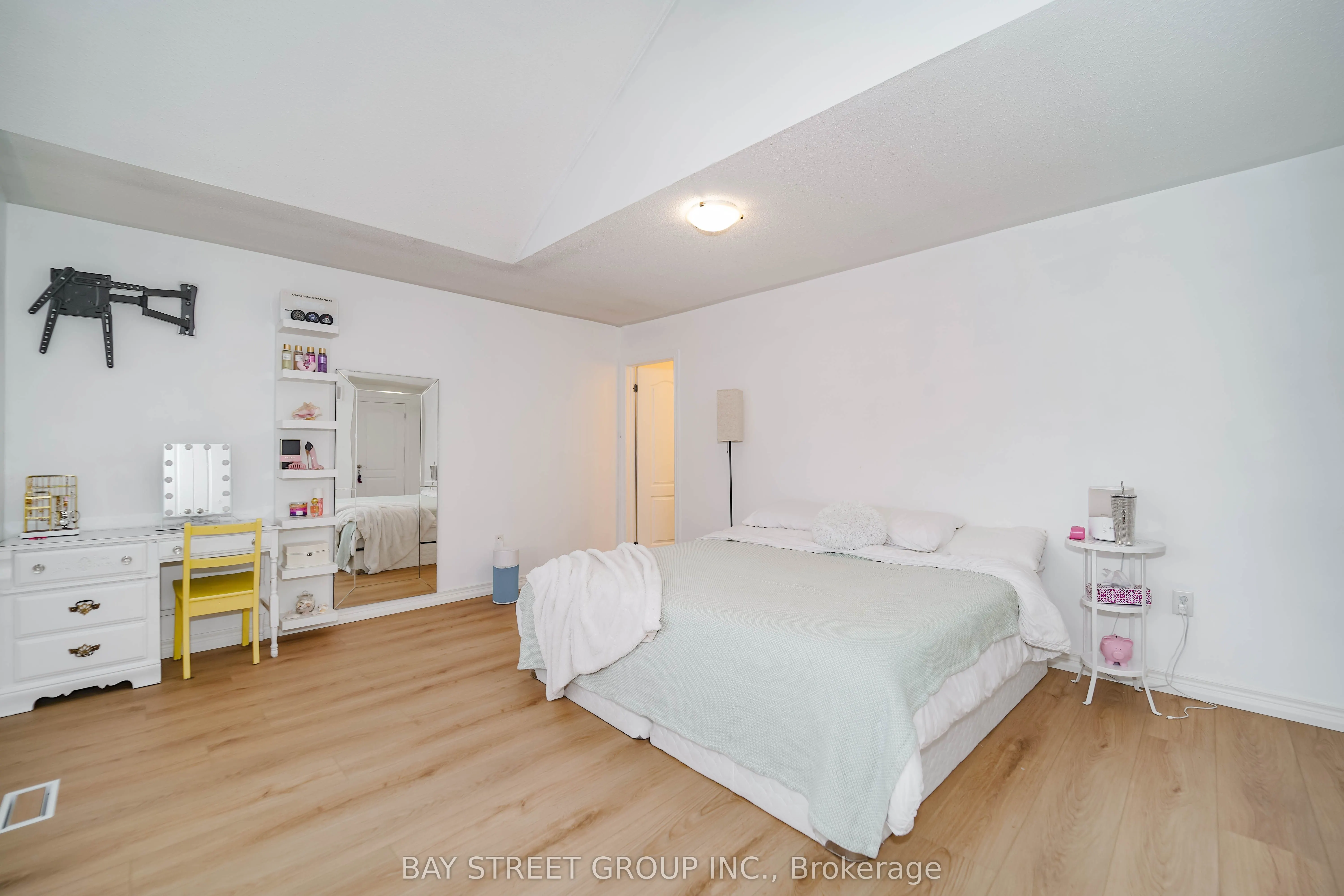 10 Morland Crescent