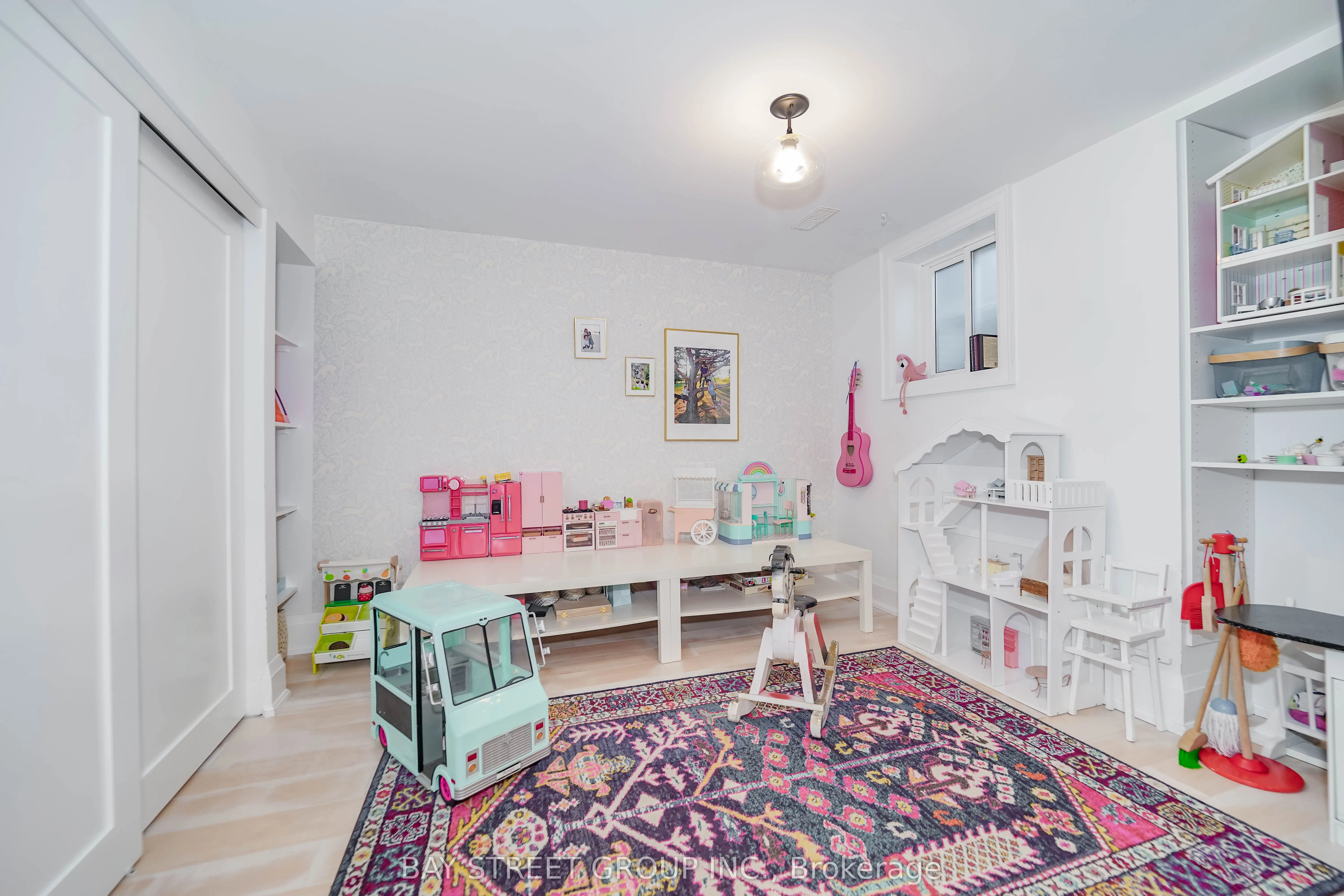 10 Morland Crescent