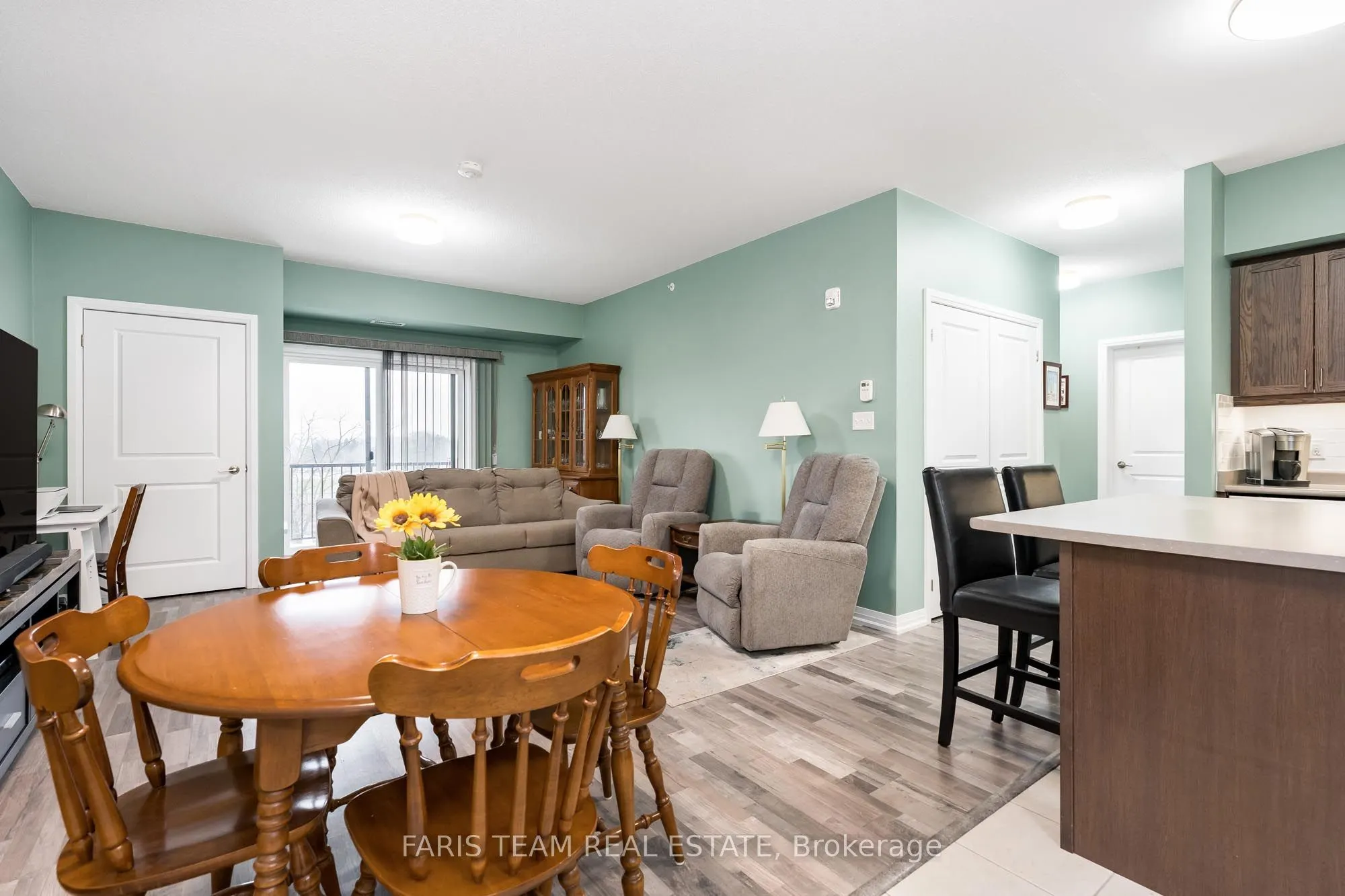 161 Wellington Street E, #406