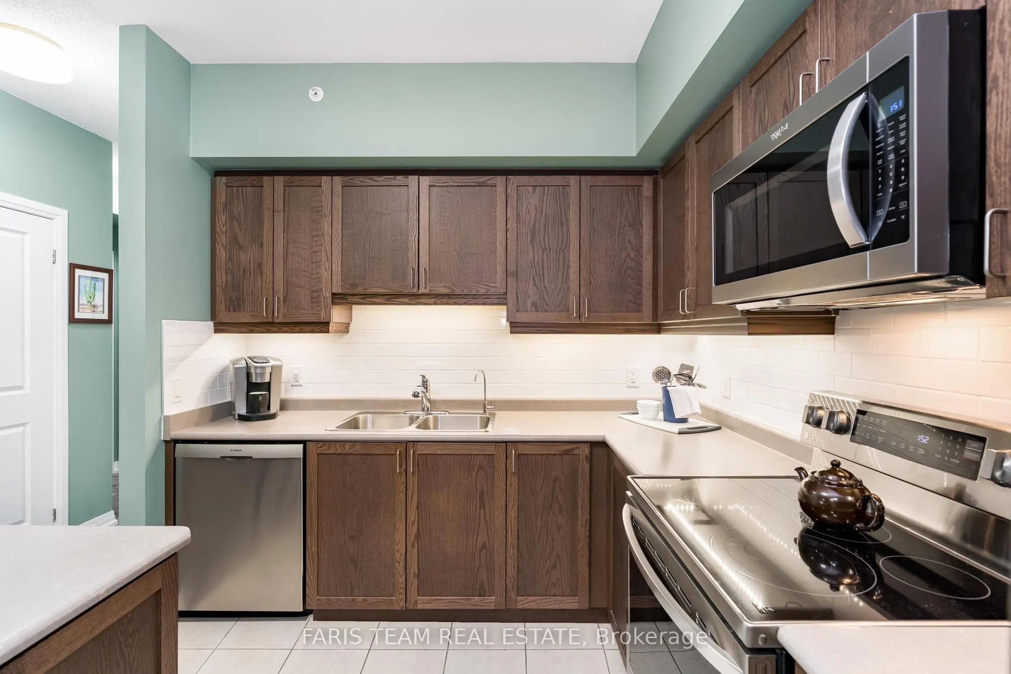 161 Wellington Street E, #406
