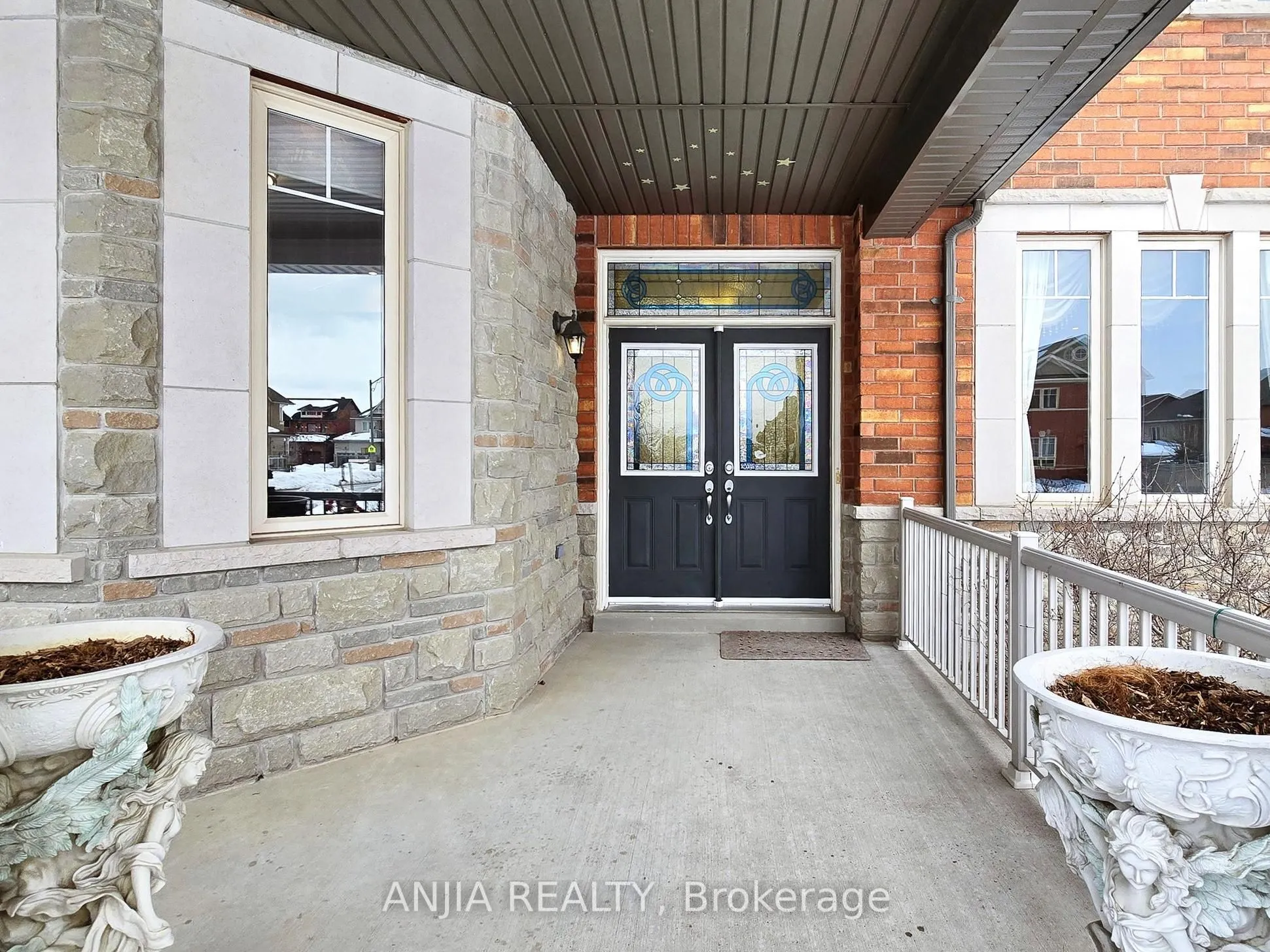 28 Lake Forest Drive