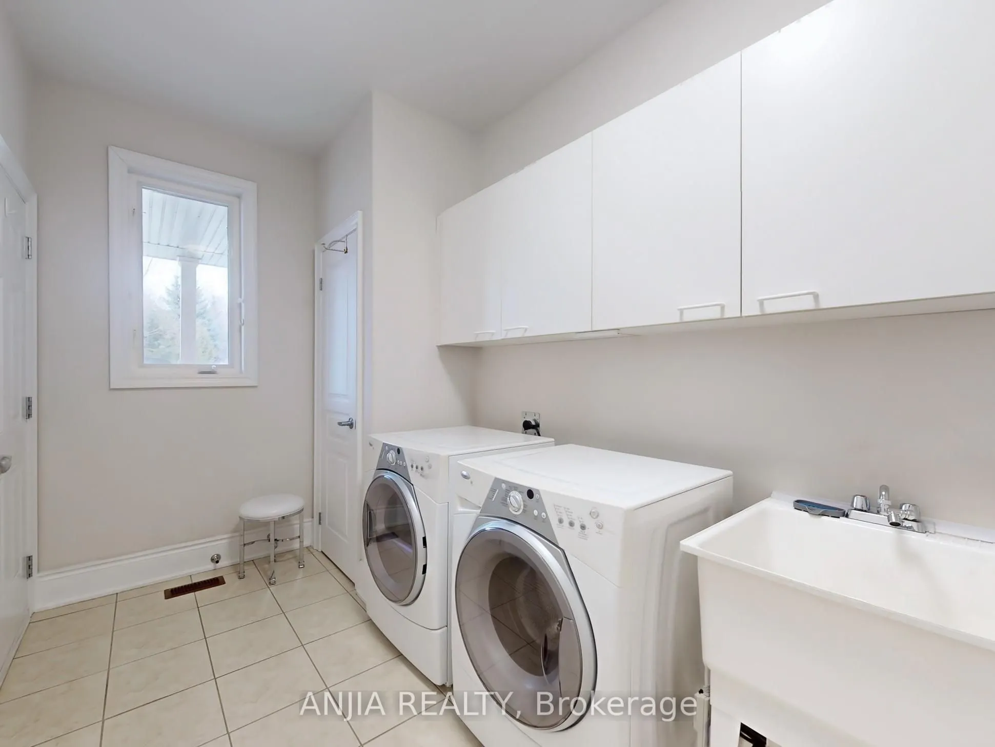 28 Lake Forest Drive