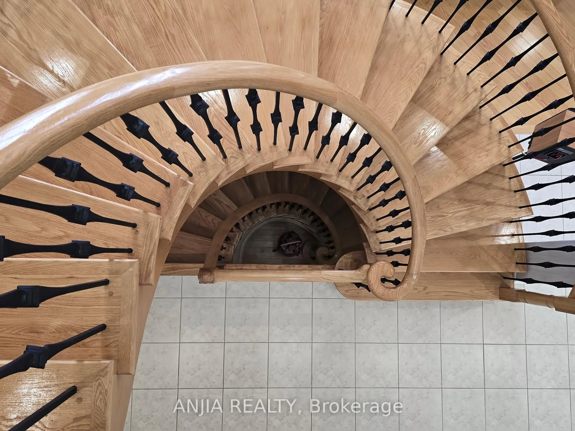 28 Lake Forest Drive