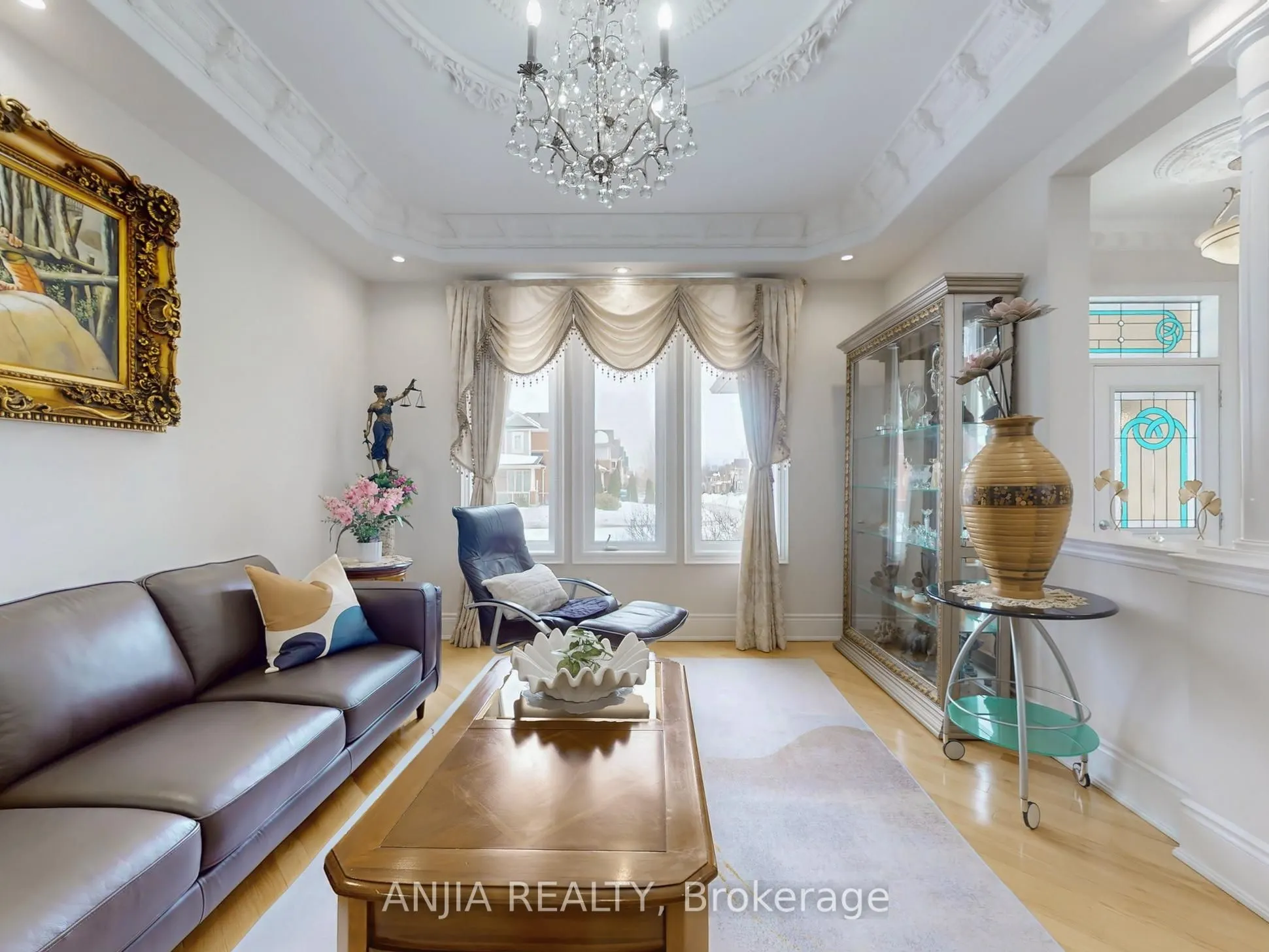 28 Lake Forest Drive