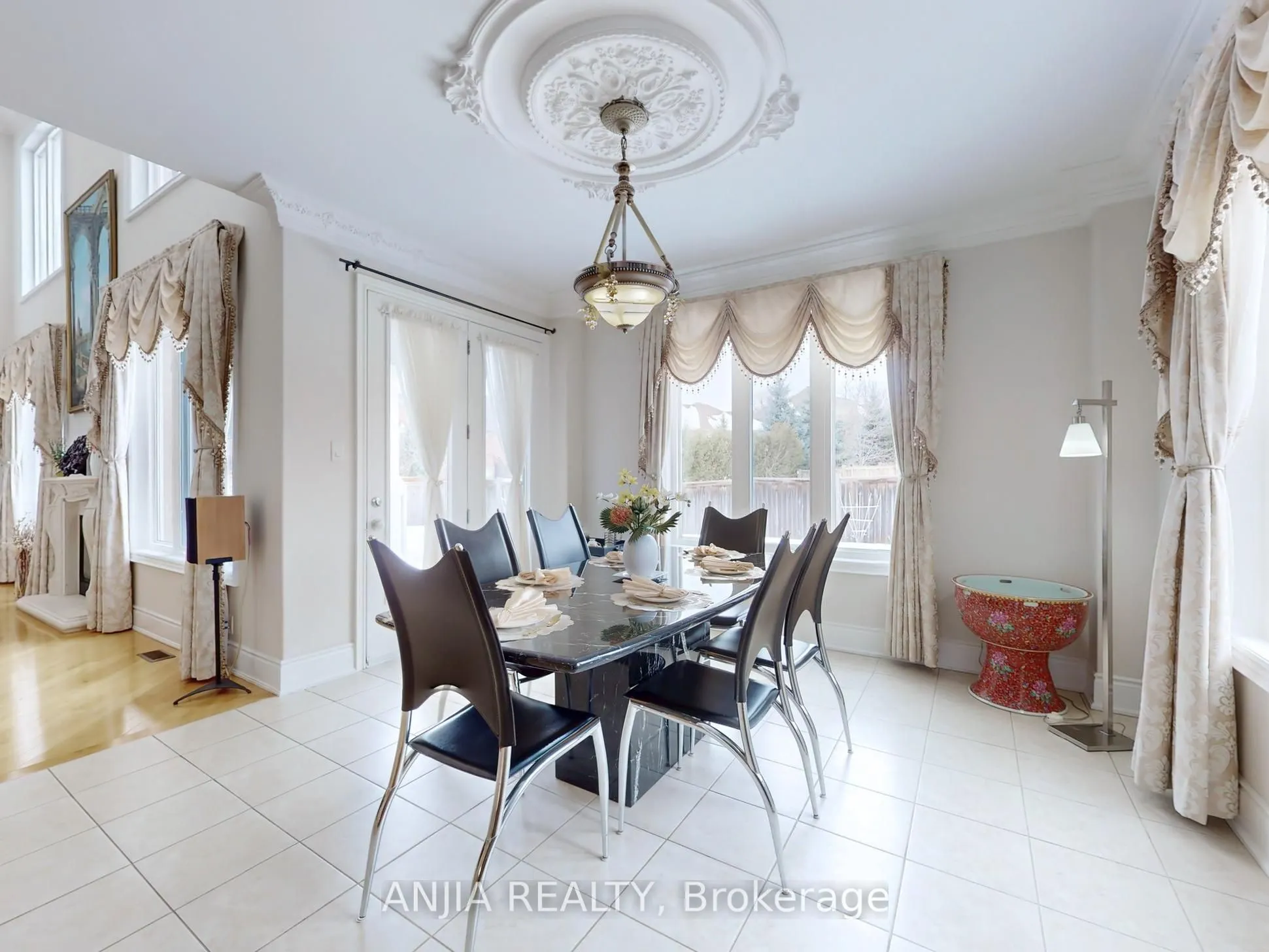 28 Lake Forest Drive