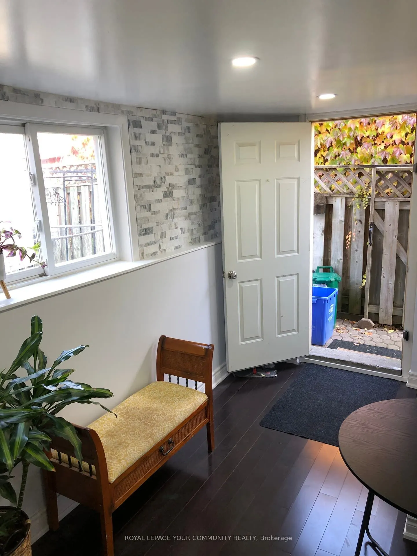 470 Maplegrove Avenue, #lower