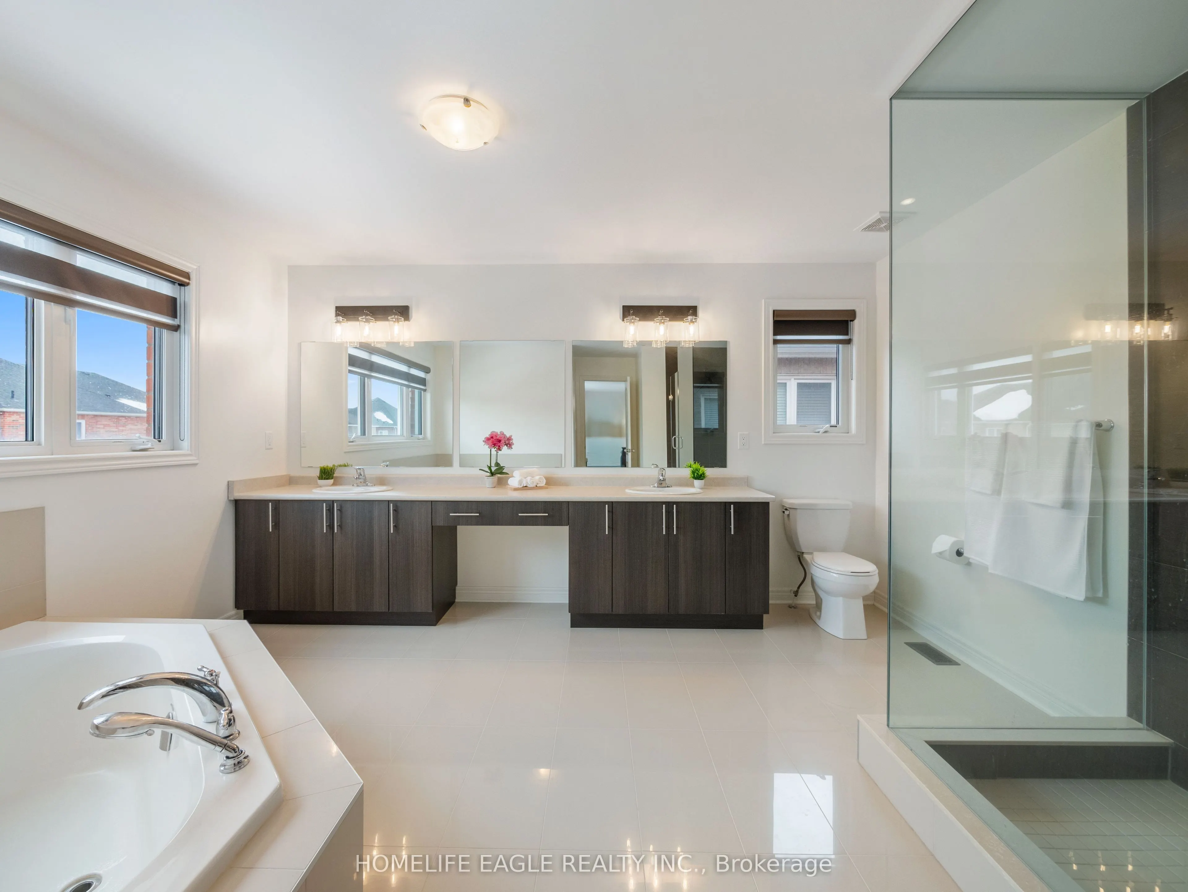 27 Scarlet Way