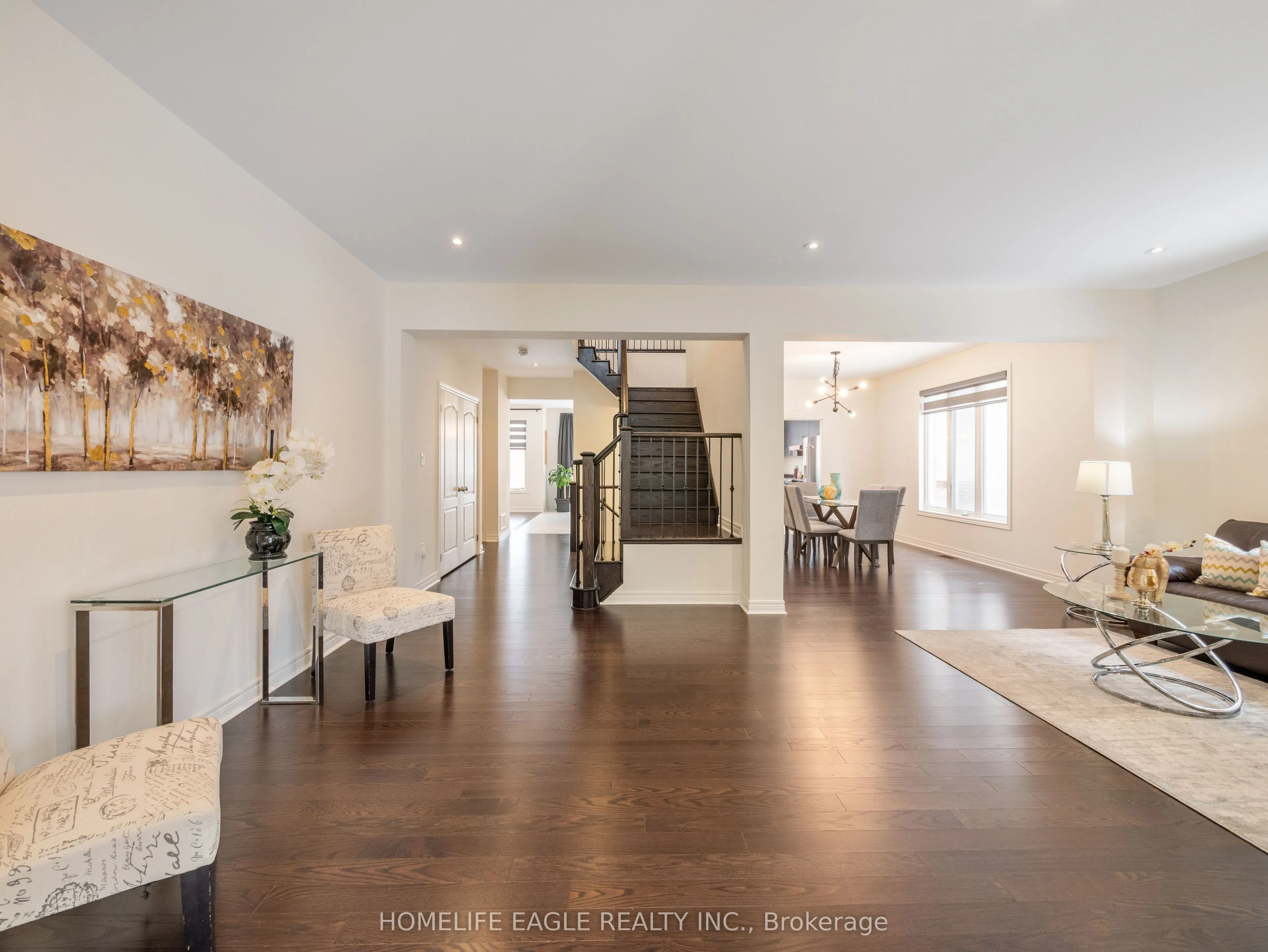 27 Scarlet Way