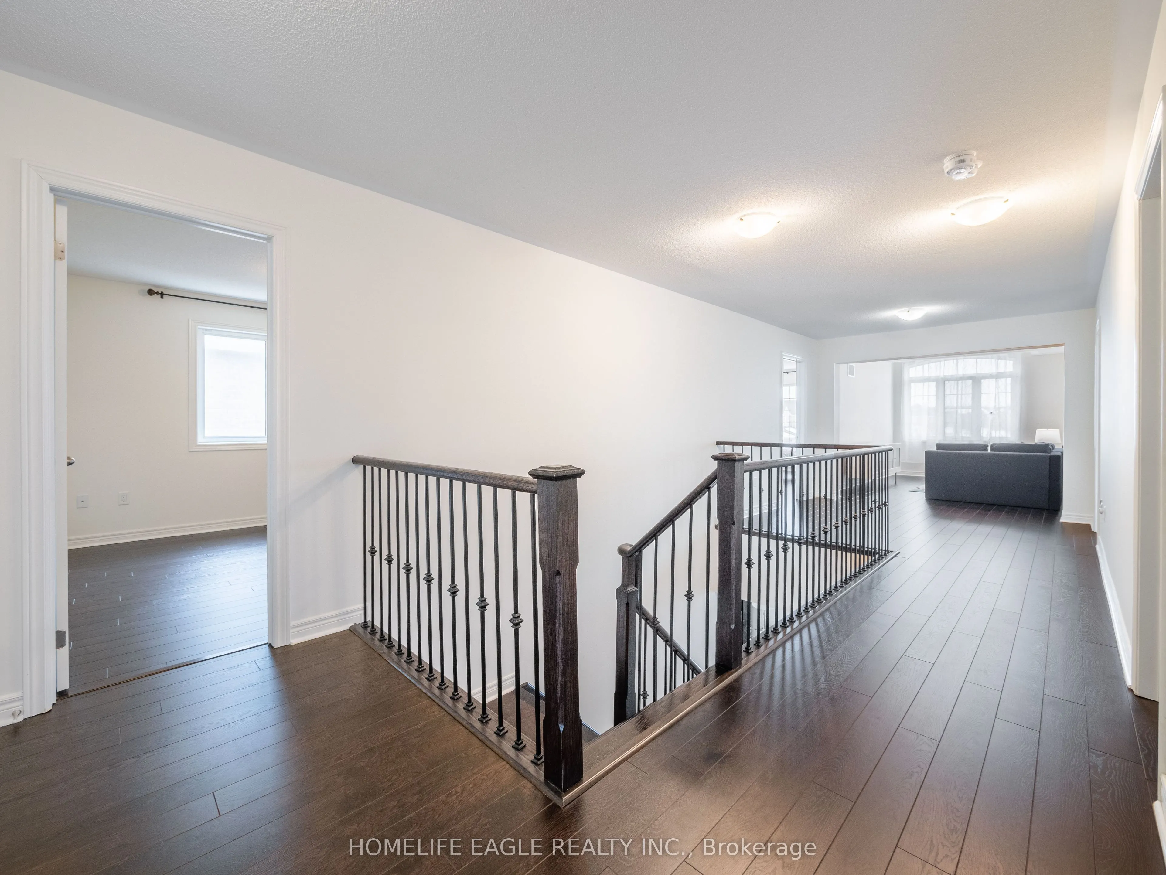 27 Scarlet Way