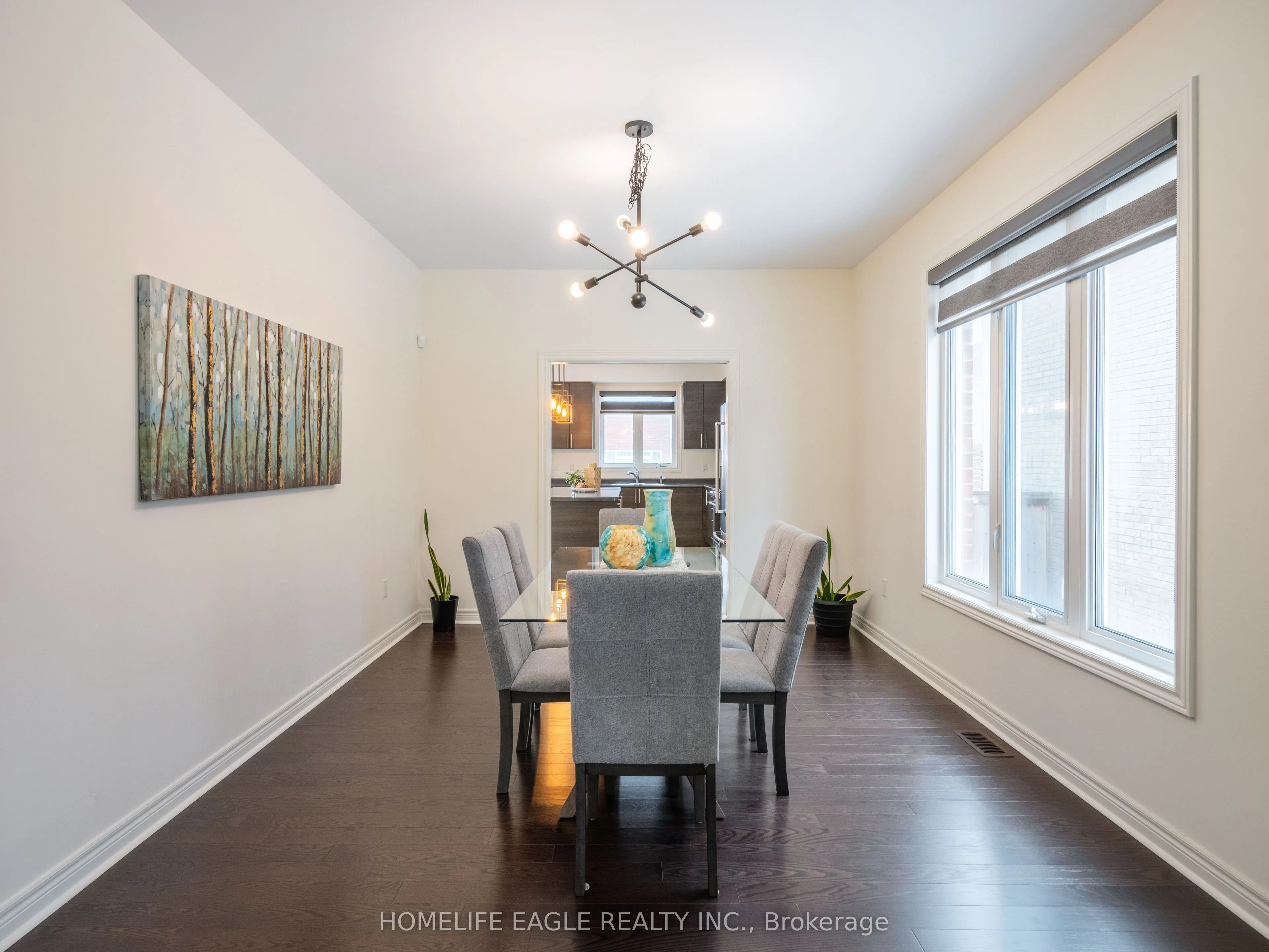 27 Scarlet Way