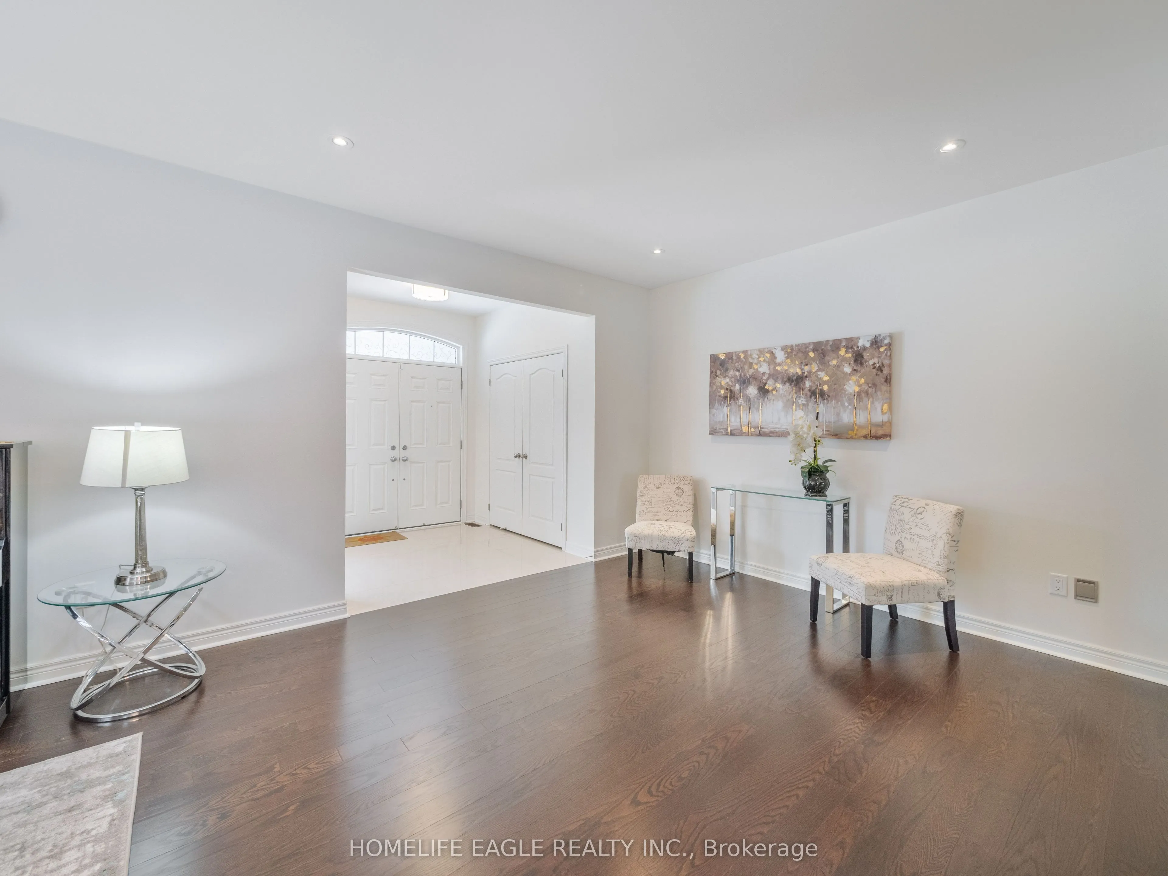 27 Scarlet Way