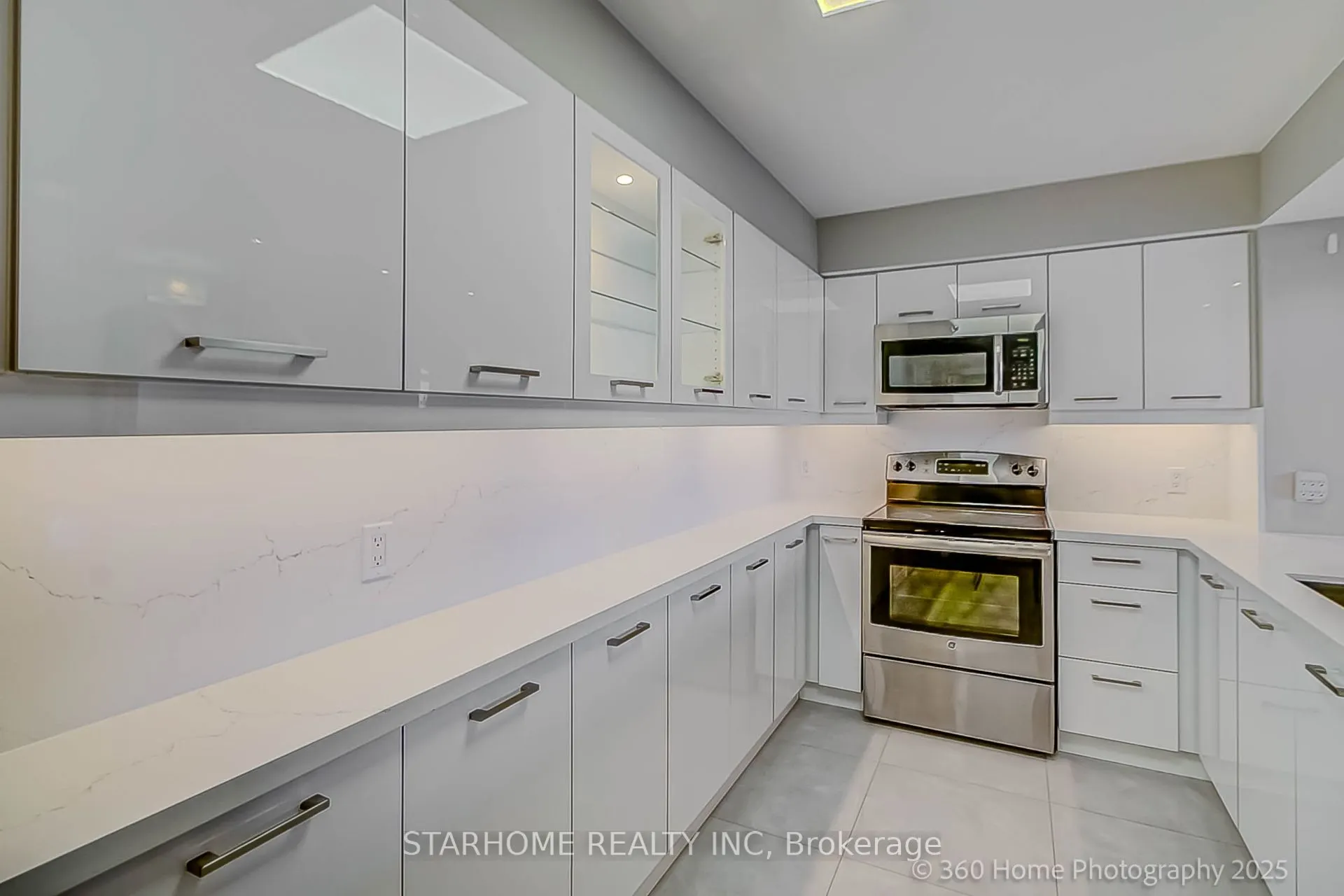 9015 Leslie Street, #1208