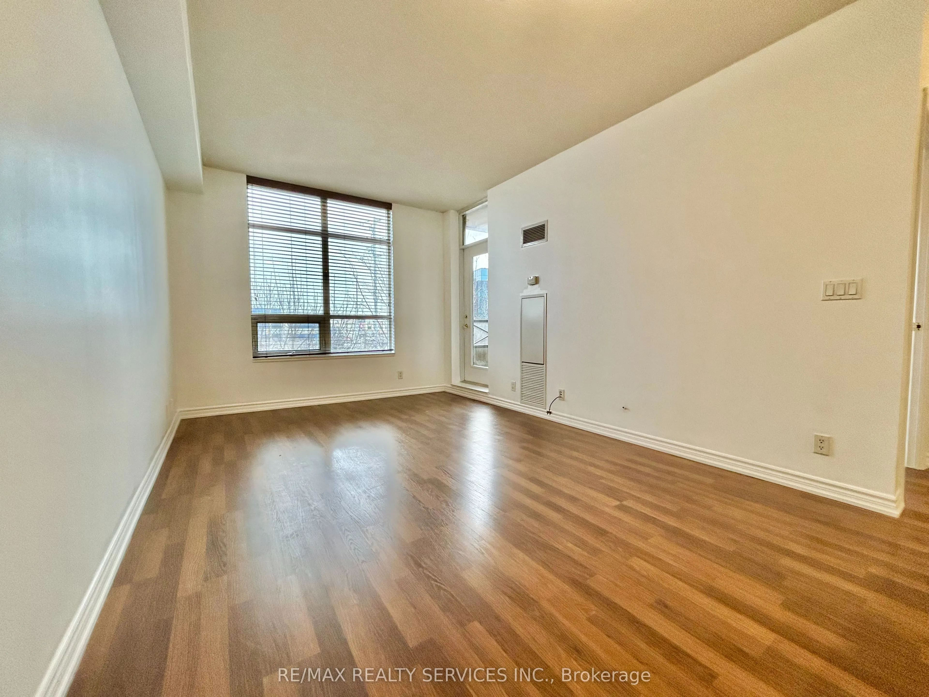 9225 Jane Street, #303