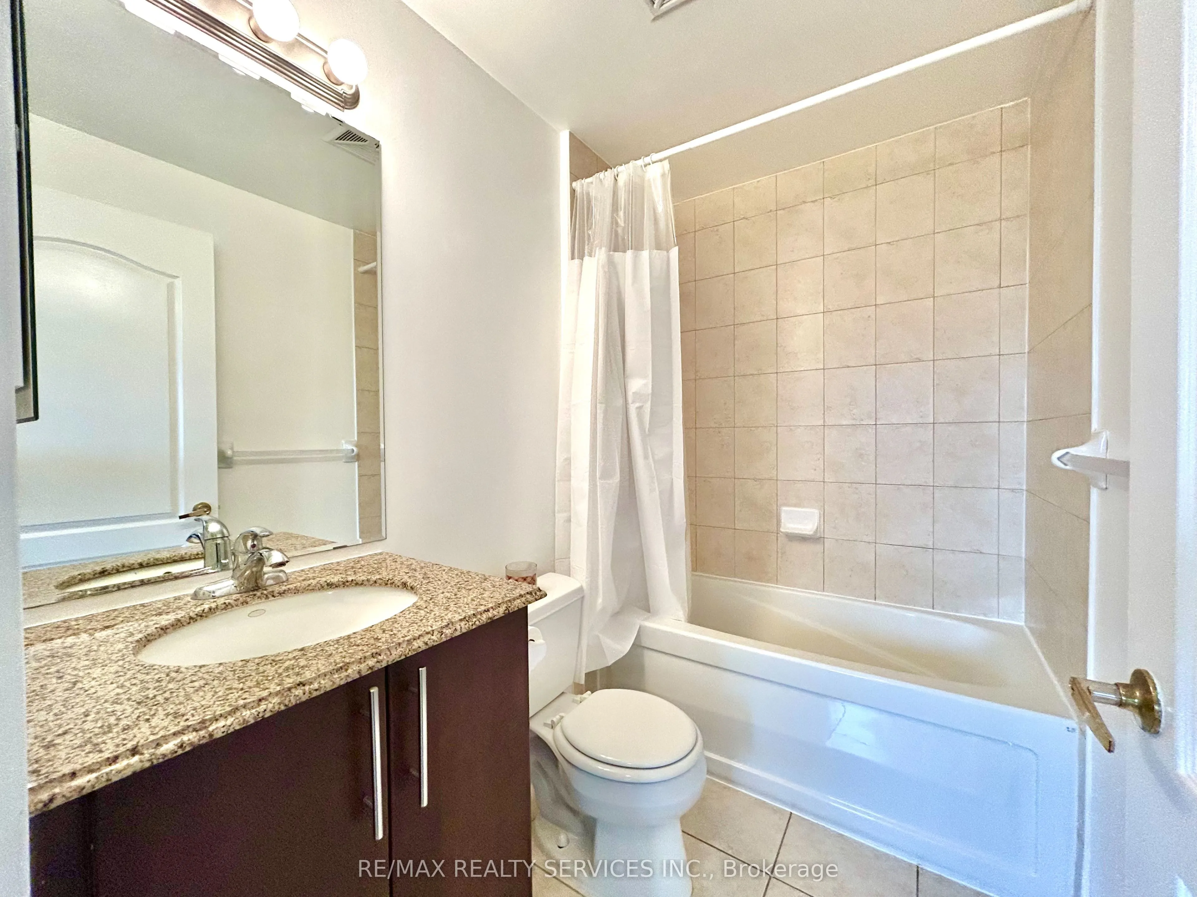 9225 Jane Street, #303