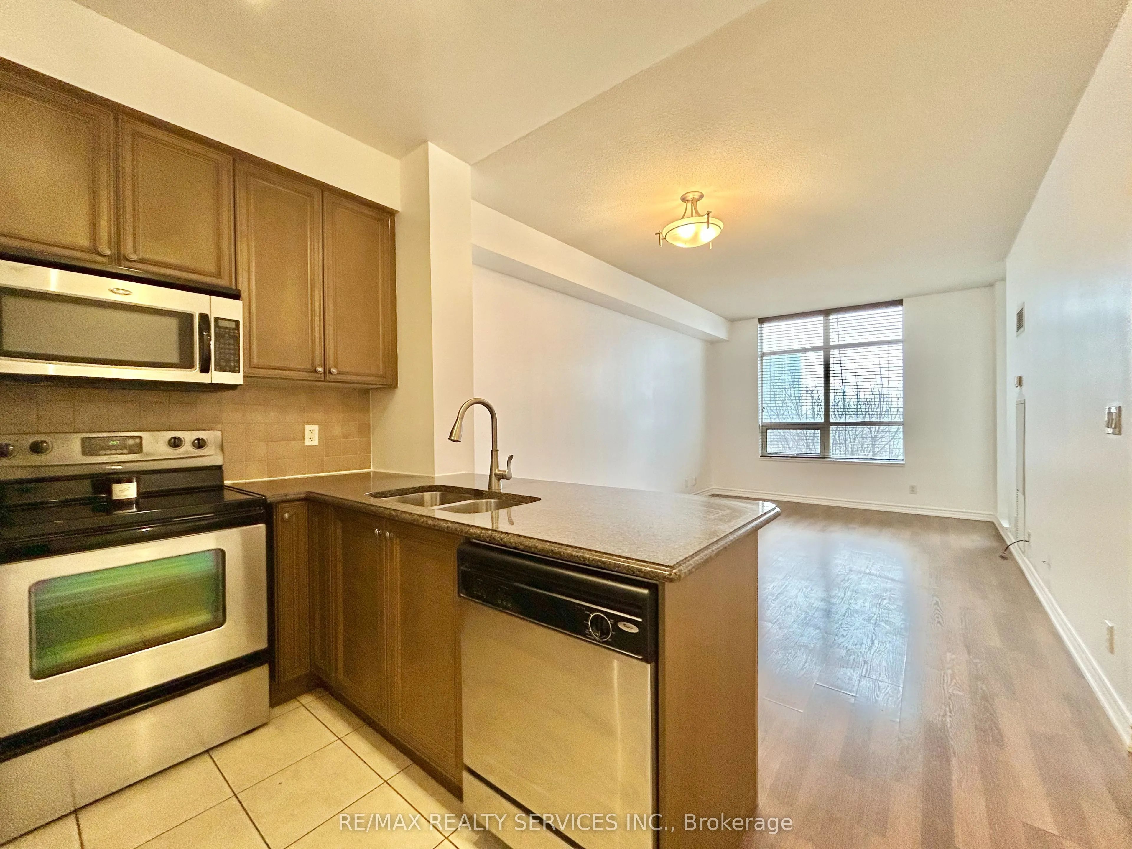 9225 Jane Street, #303