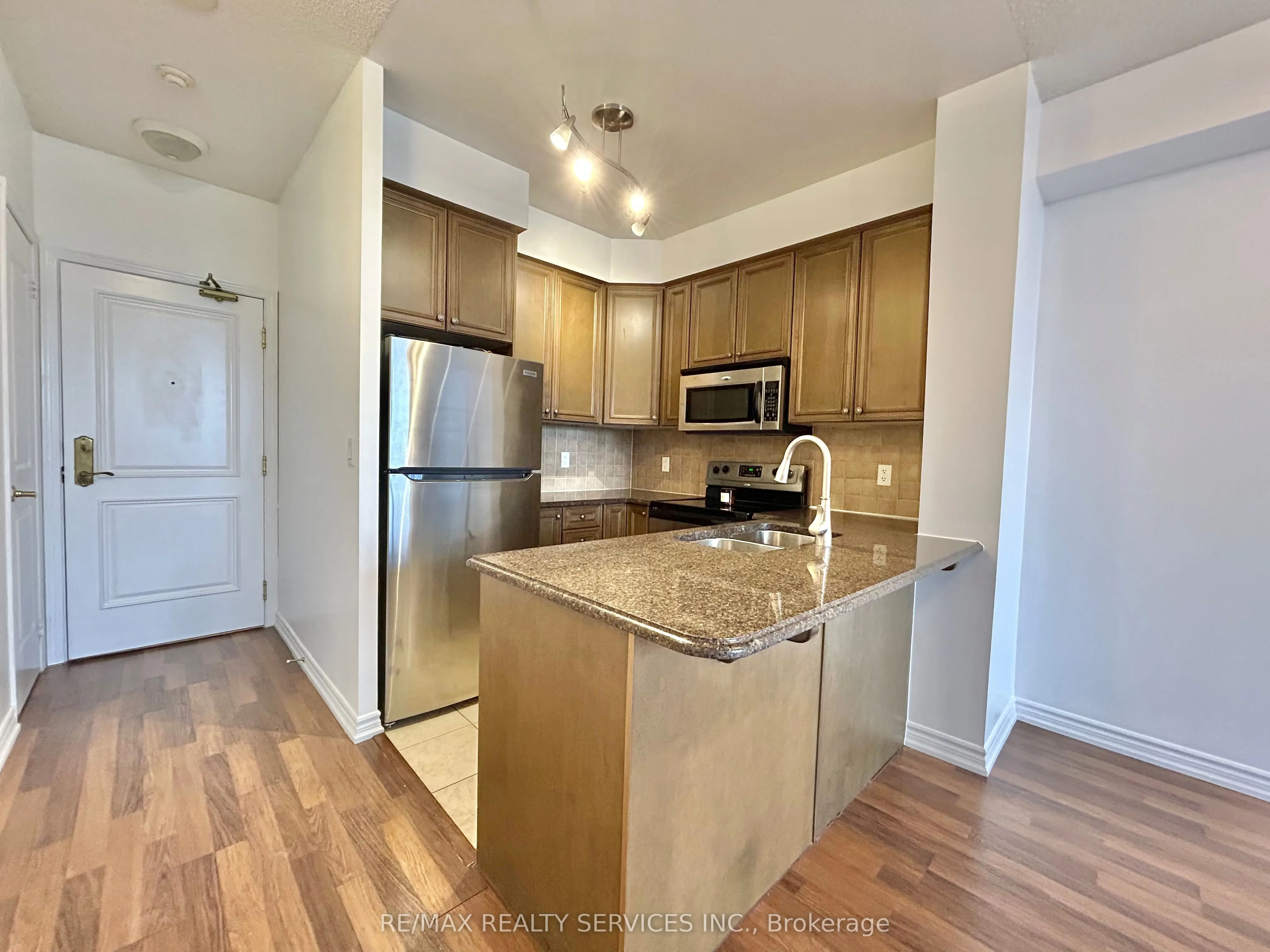 9225 Jane Street, #303