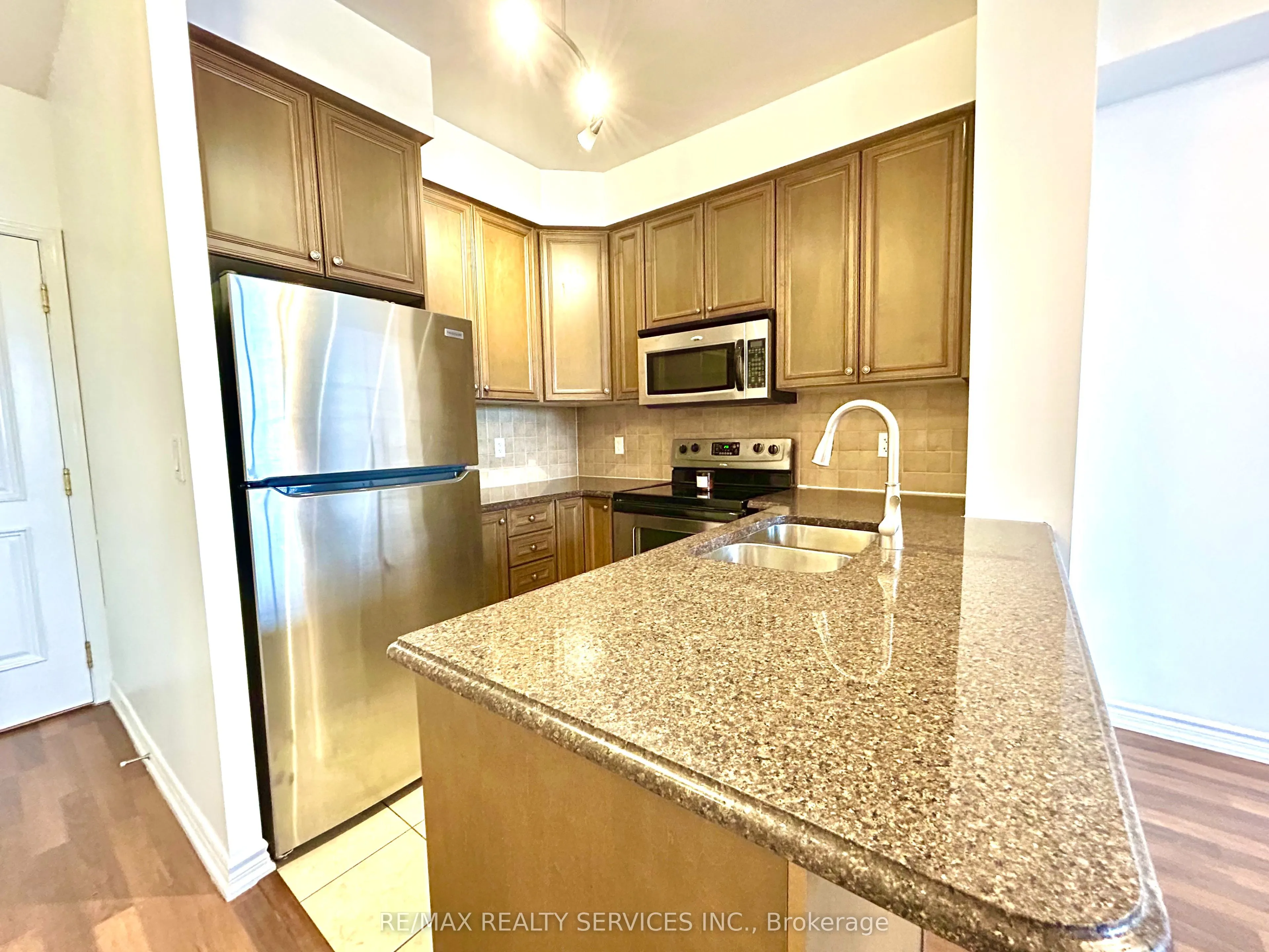 9225 Jane Street, #303