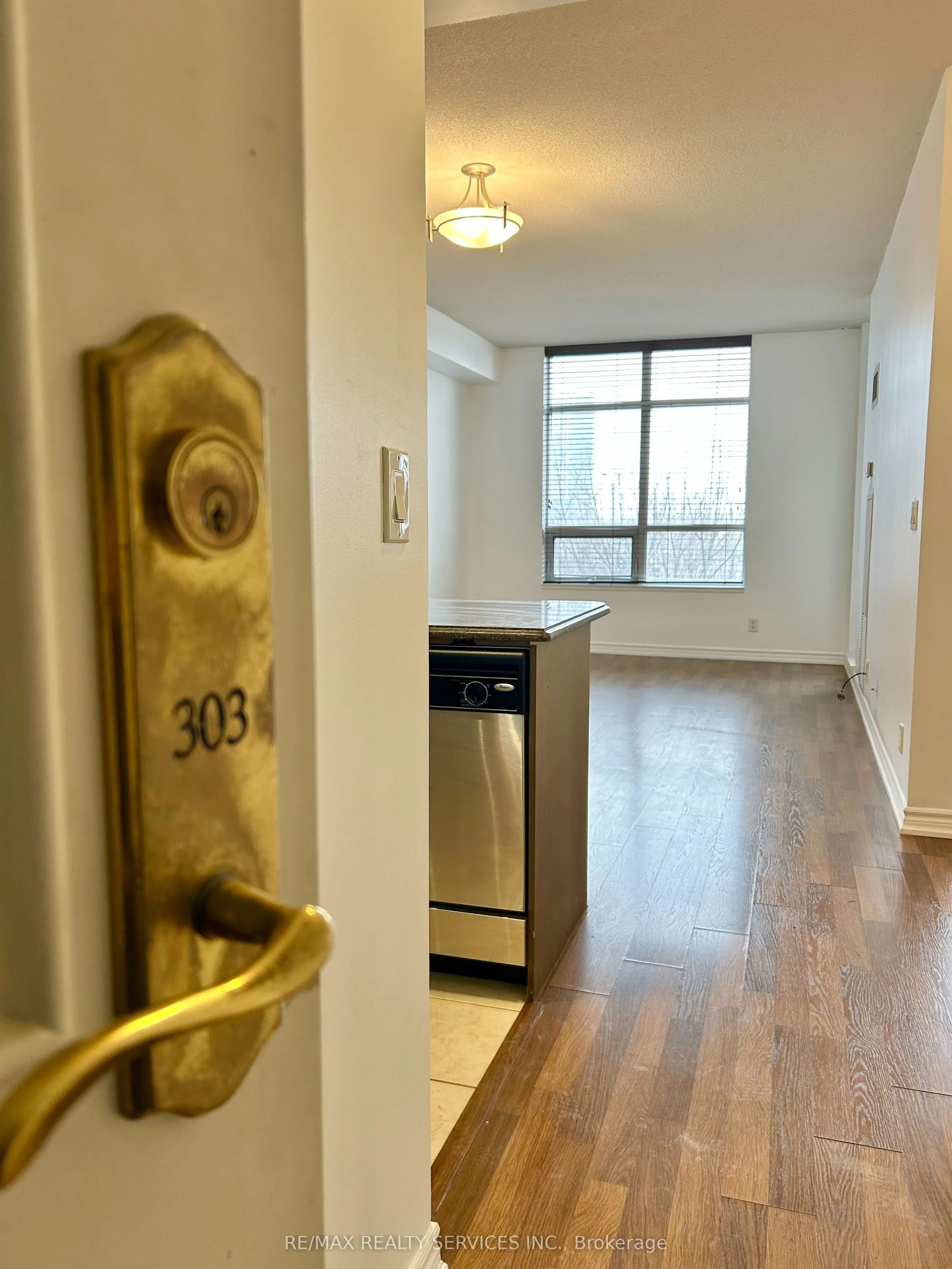 9225 Jane Street, #303